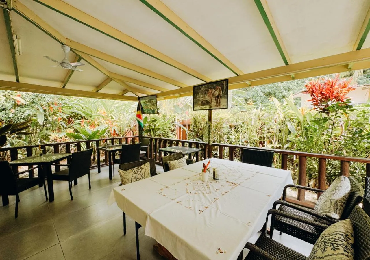 Restaurant/places to eat in Buisson Guesthouse