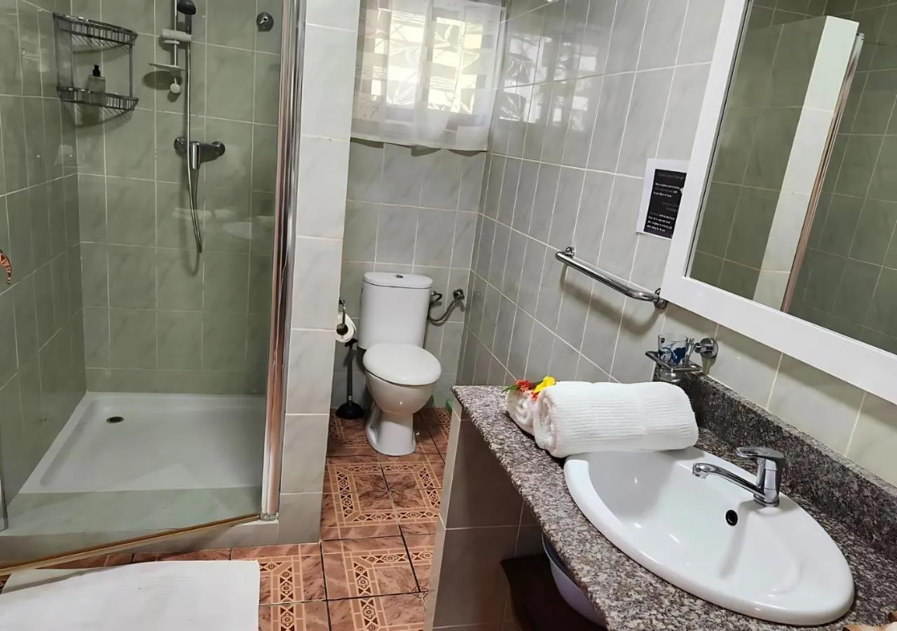 Shower in Buisson Guesthouse