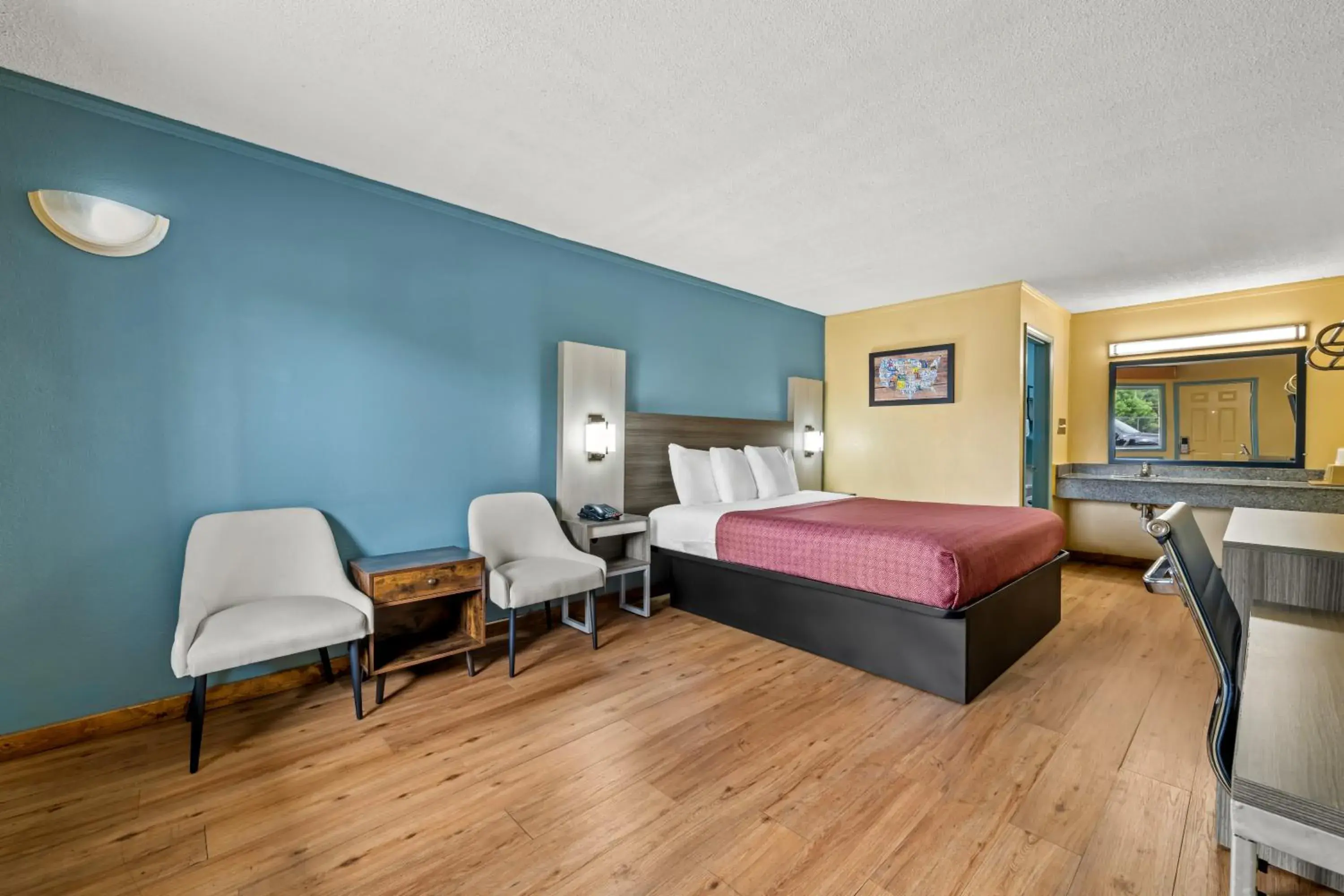 Standard King Room - Non-Smoking in Econo Lodge Charlotte Airport Area Standard King Room - Non-Smoking in Econo Lodge Charlotte Airport Area