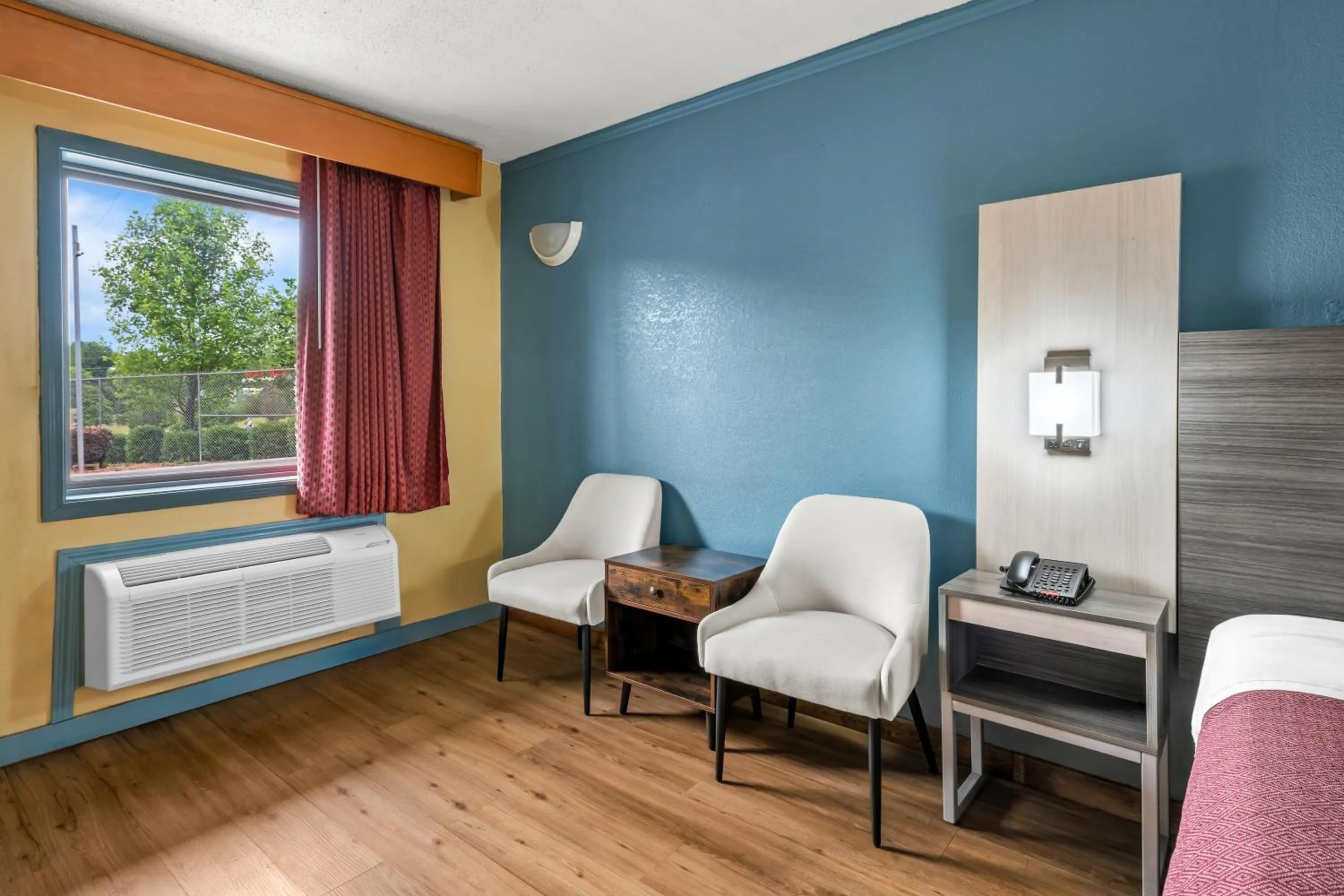 Seating area in Econo Lodge Charlotte Airport Area