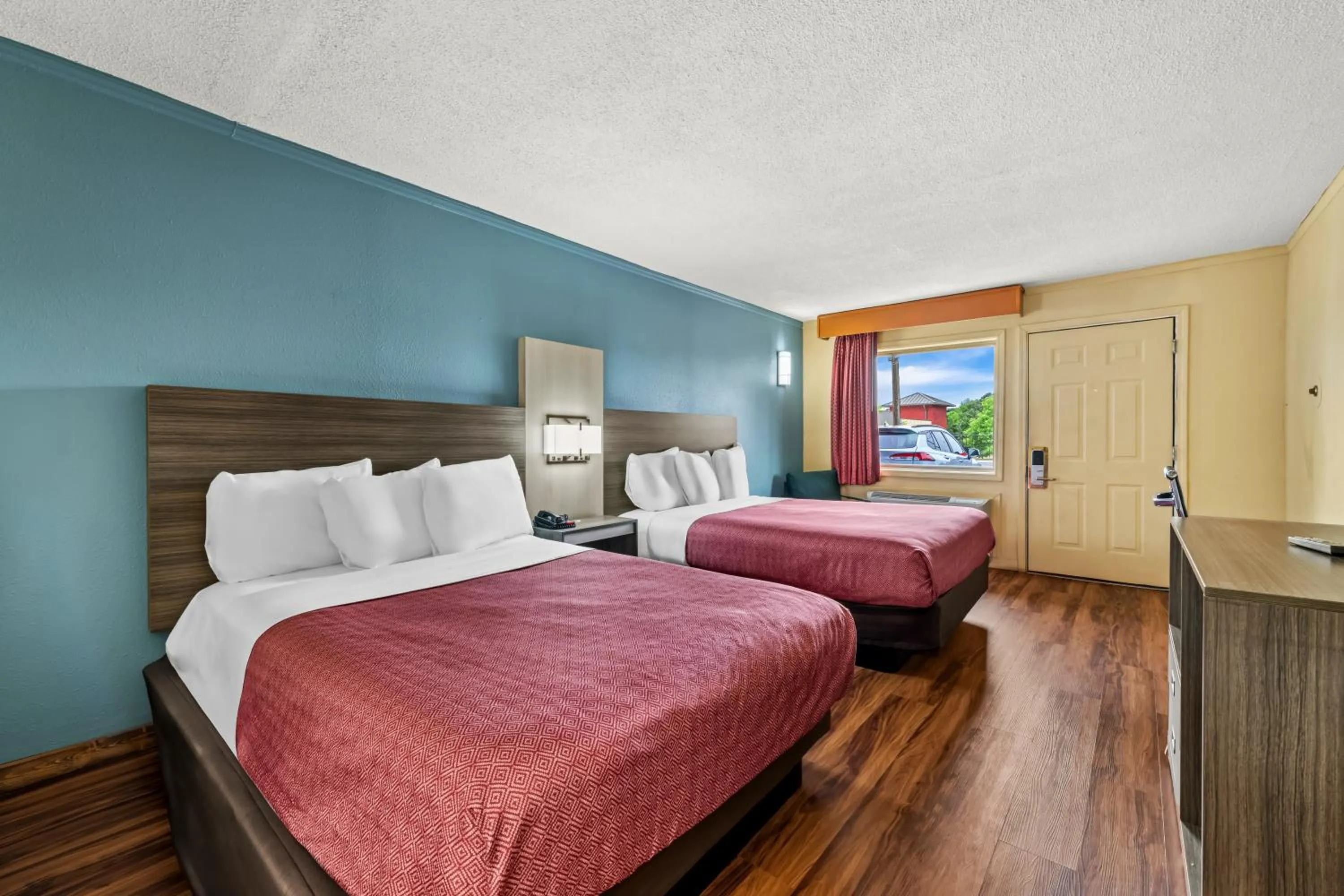 Bedroom, Bed in Econo Lodge Charlotte Airport Area