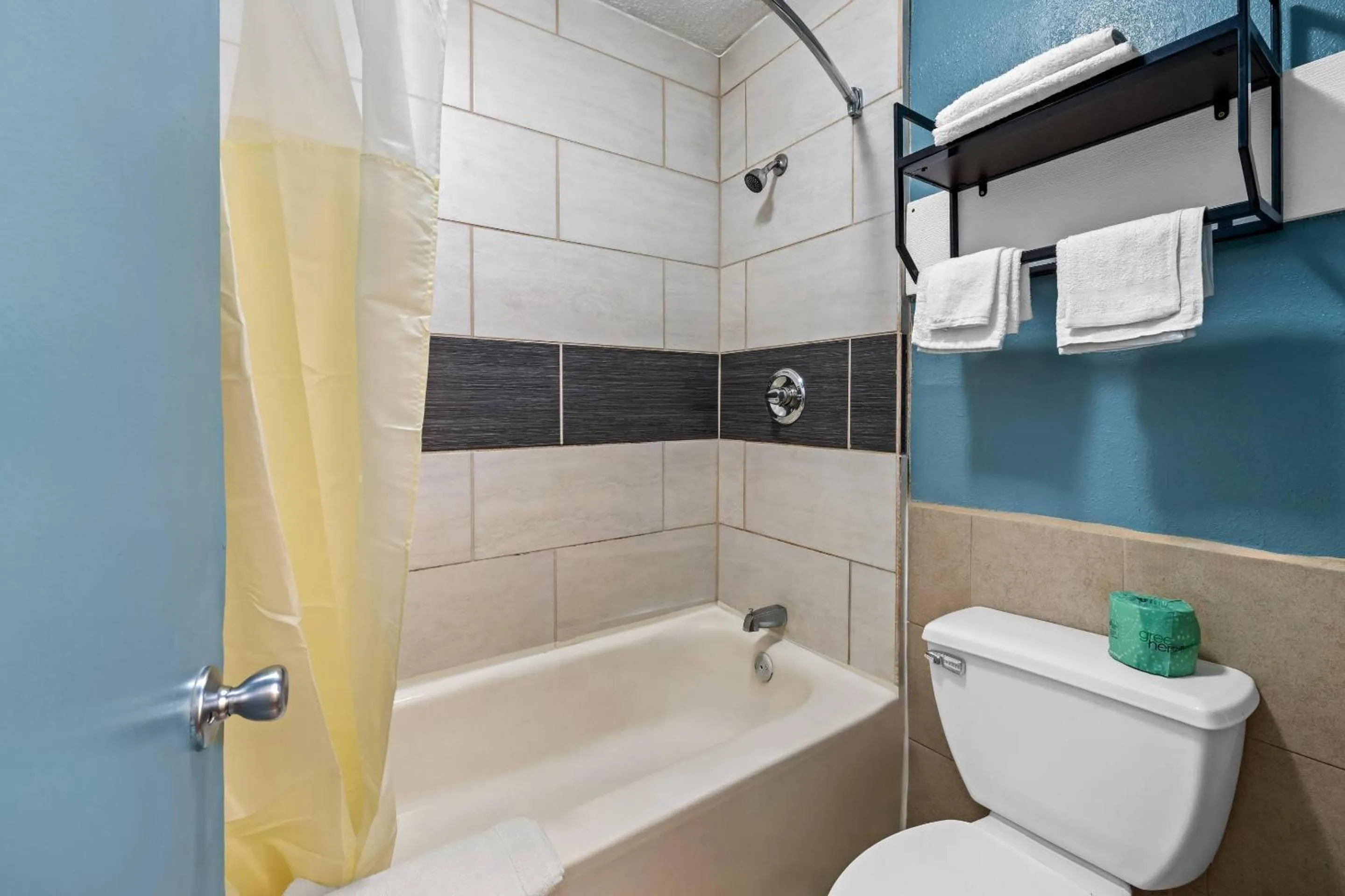 Bedroom in Econo Lodge Charlotte Airport Area