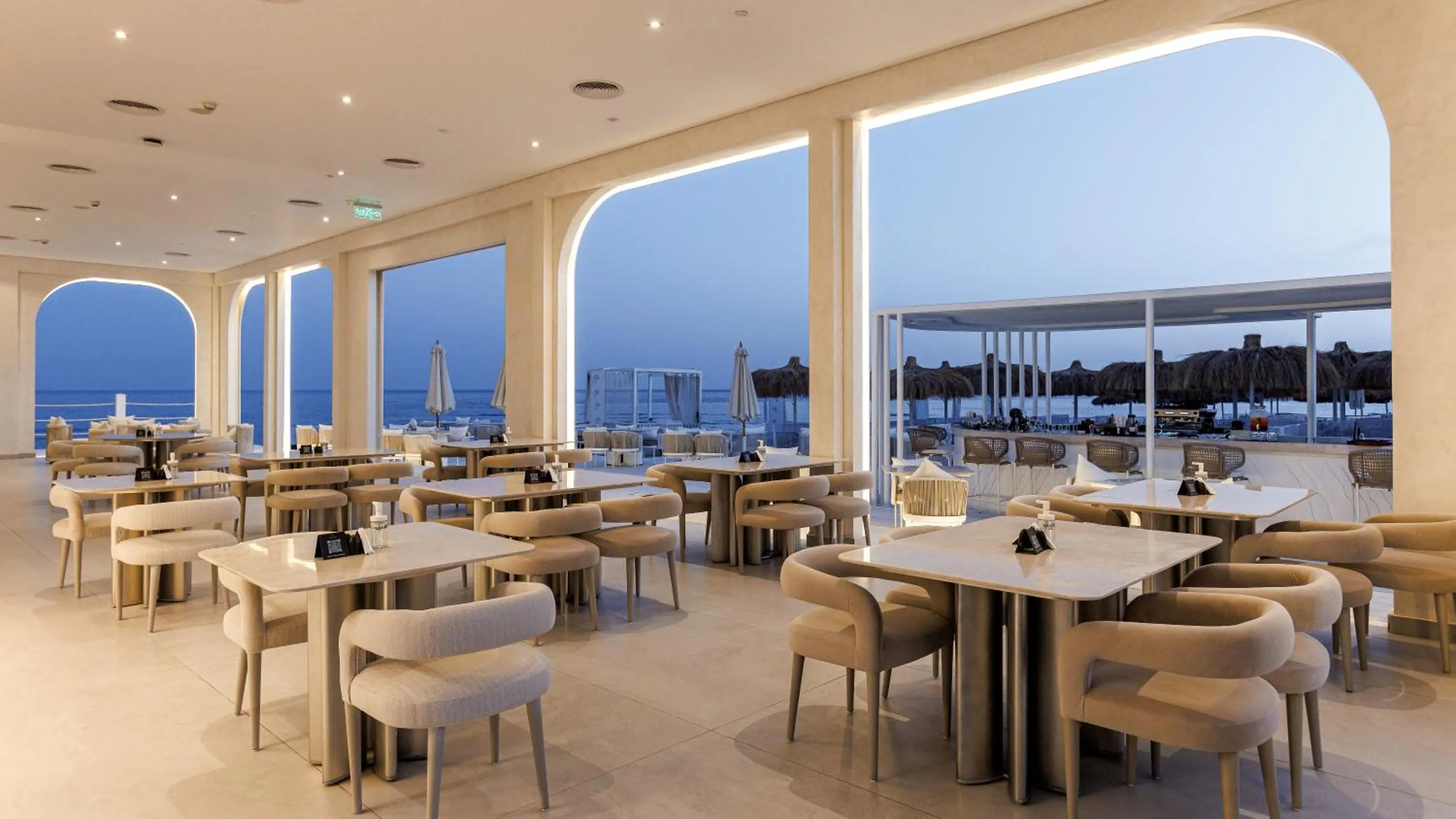 Restaurant/places to eat in Sunrise Remal Beach Resort