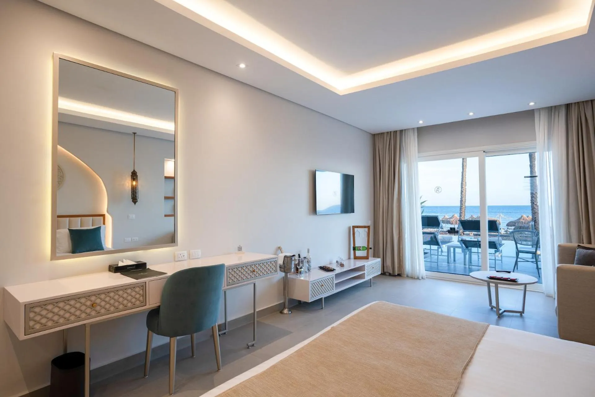 Bedroom, Bed in Sunrise Remal Beach Resort