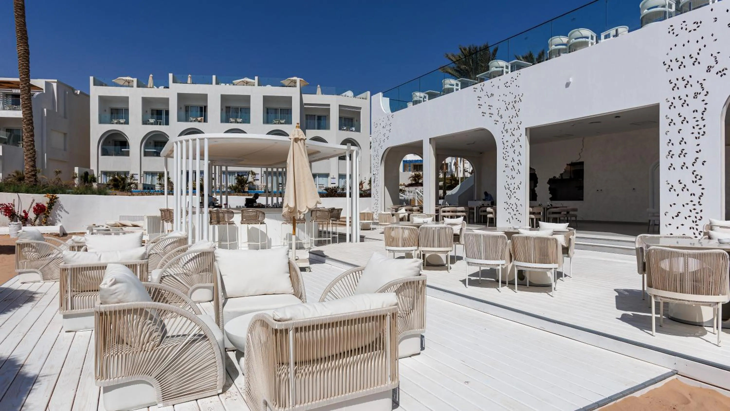 Restaurant/places to eat in Sunrise Remal Beach Resort