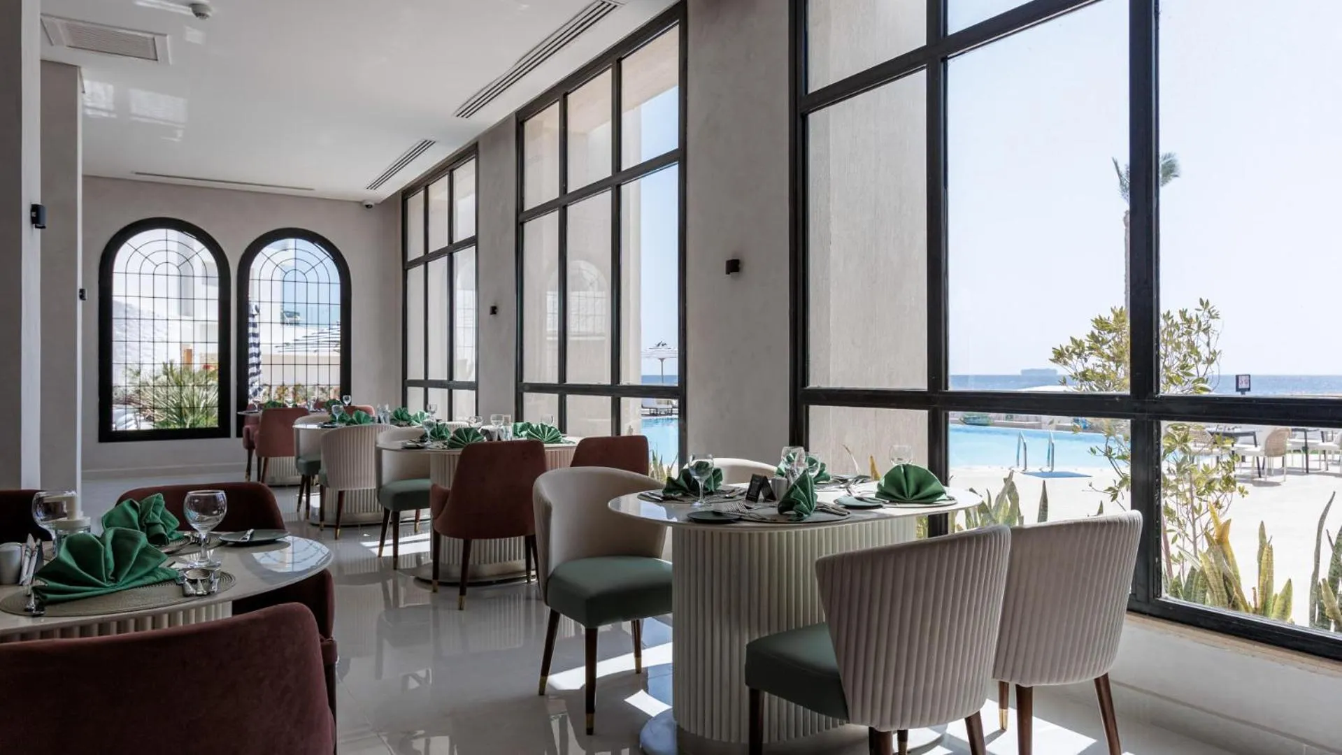 Restaurant/places to eat in Sunrise Remal Beach Resort