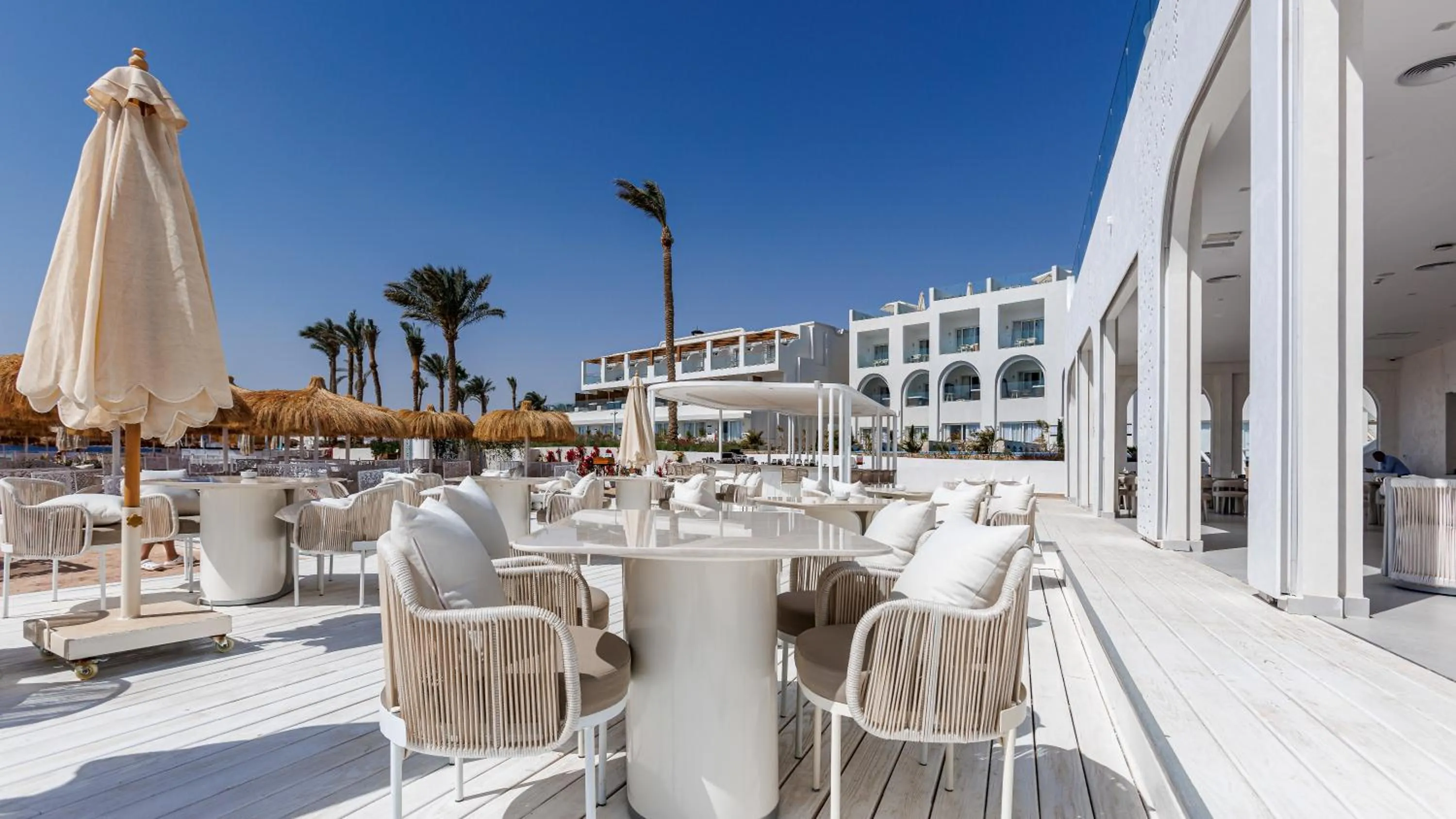 Restaurant/places to eat in Sunrise Remal Beach Resort