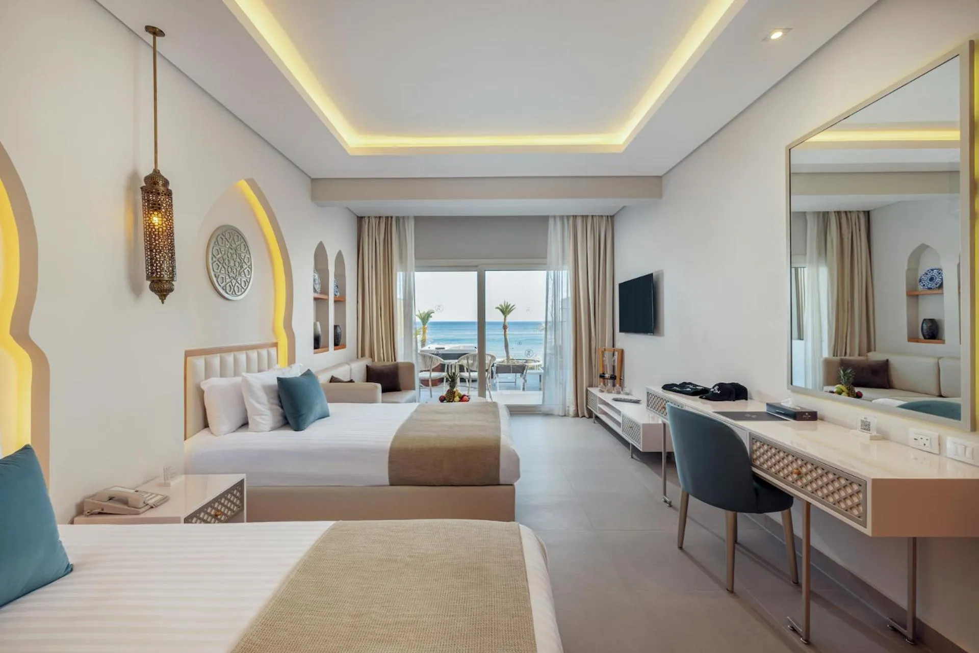 Bedroom, Bed in Sunrise Remal Beach Resort