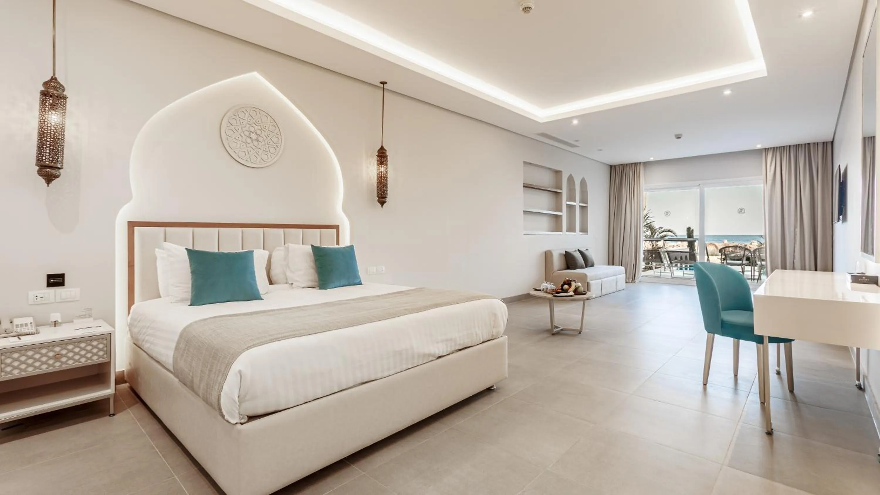 Bedroom, Bed in Sunrise Remal Beach Resort