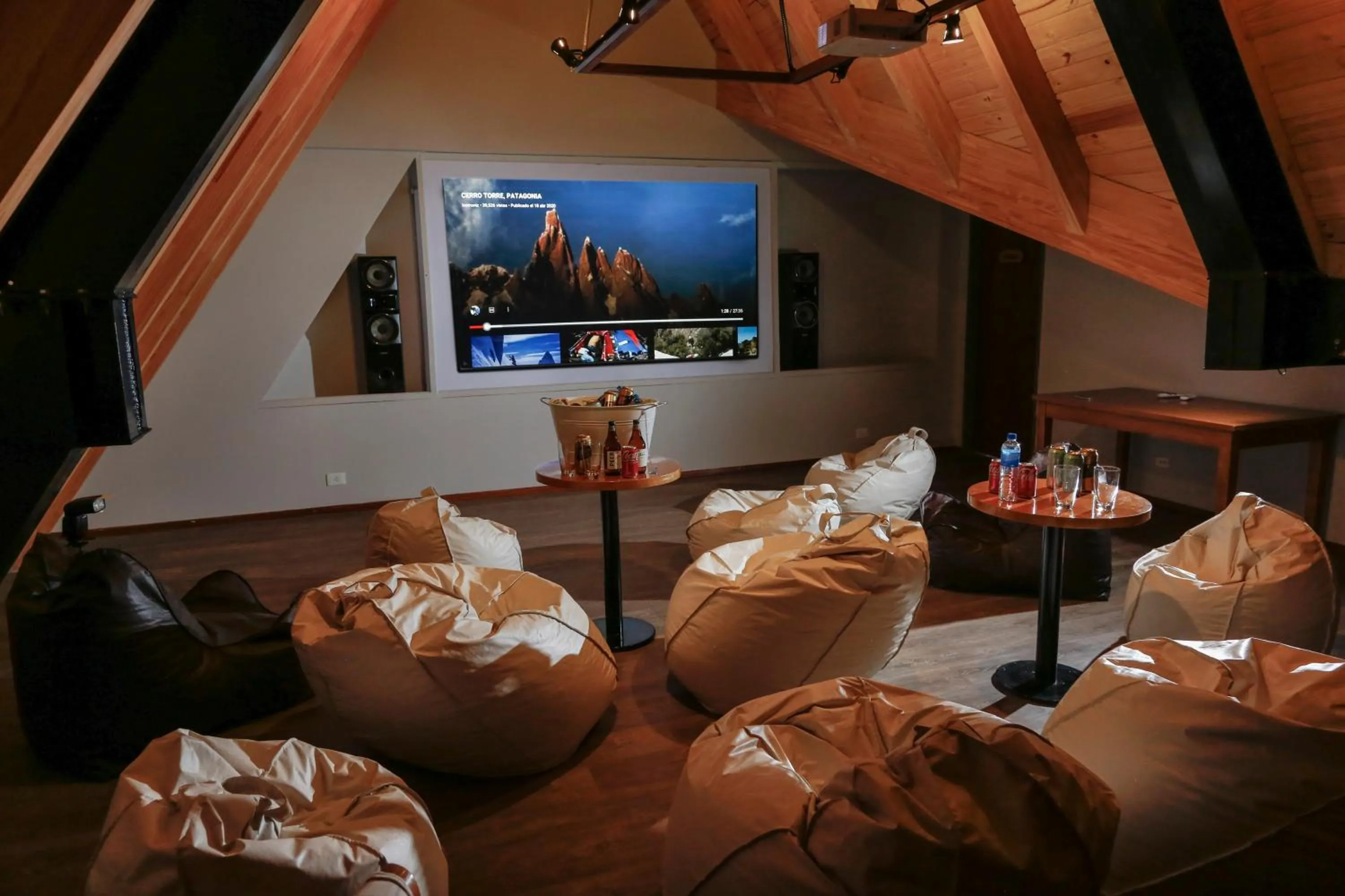 Communal lounge/ TV room in Los Cerros del Chaltén Boutique Hotel