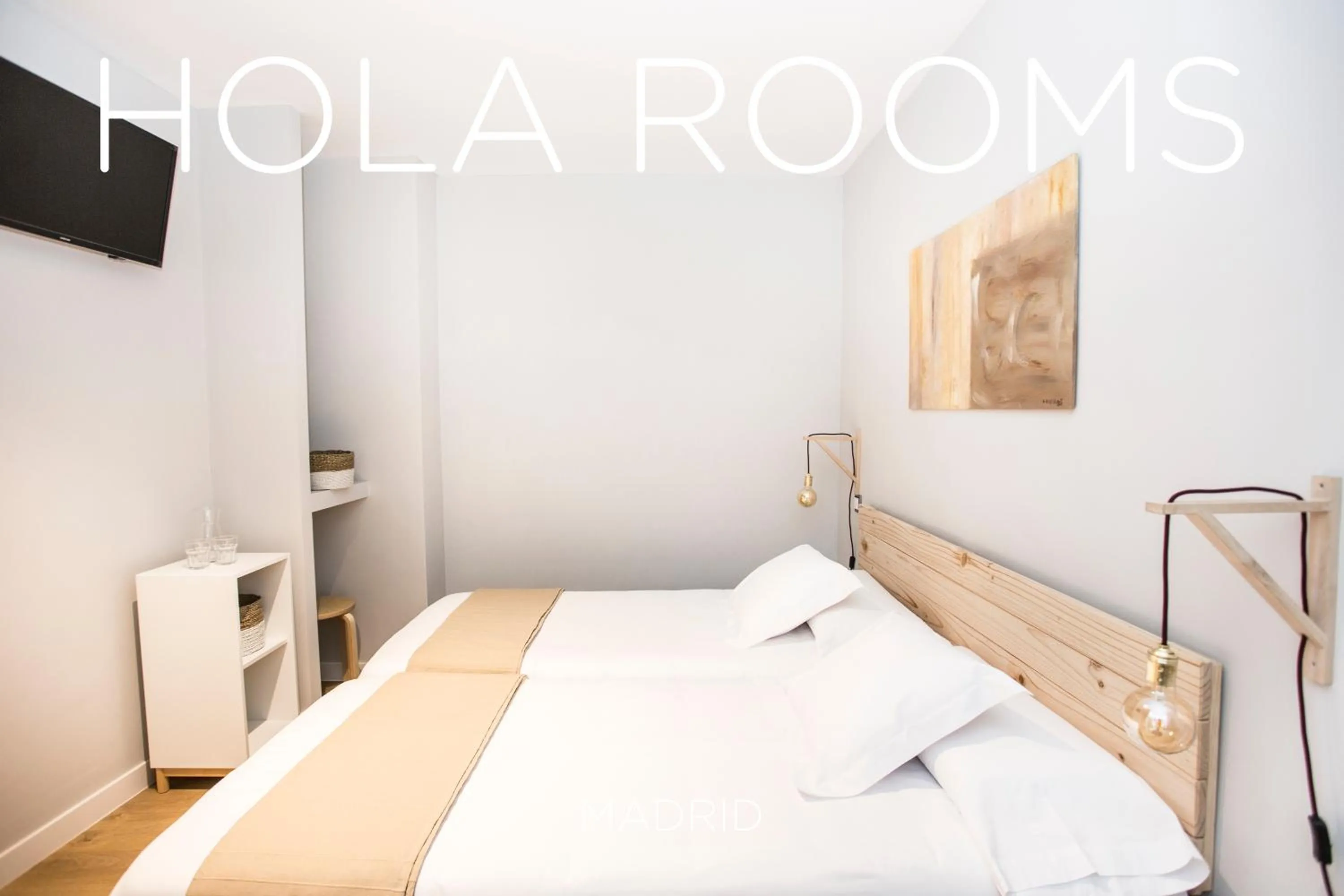 Photo of the whole room, Bed in Hola Rooms