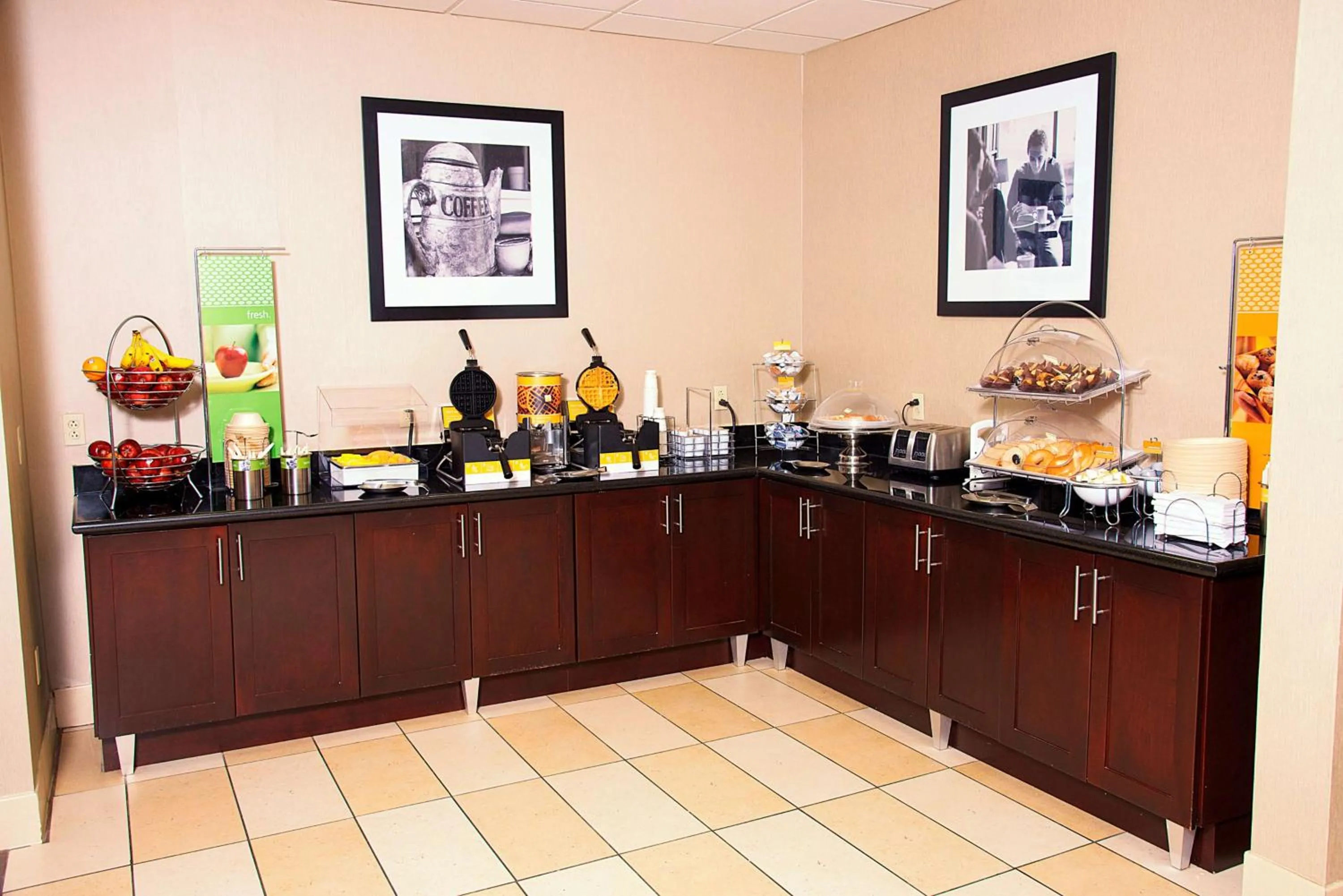 Dining area in Hampton Inn and Suites Amarillo West