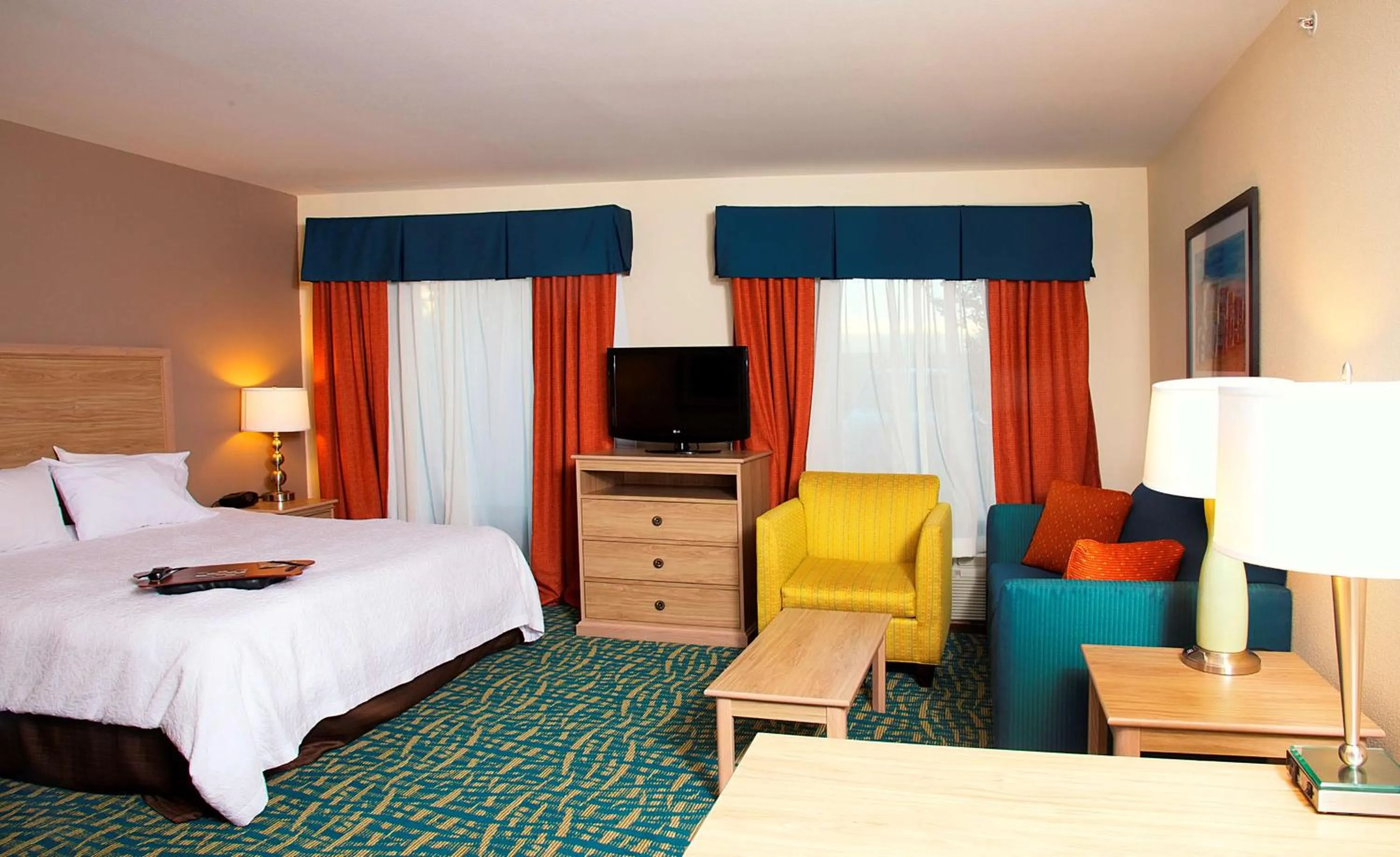 Bathroom, Bed in Hampton Inn and Suites Amarillo West