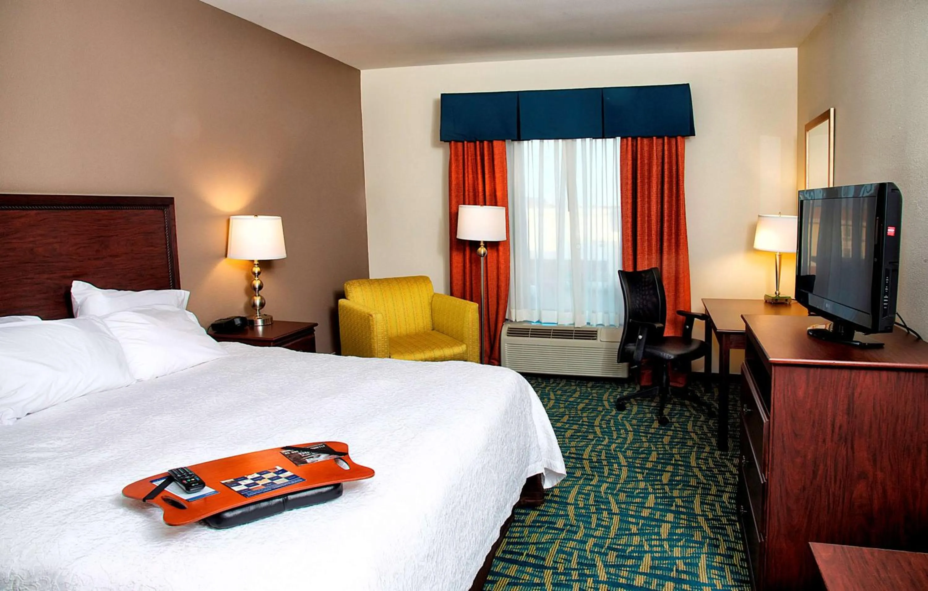 Bed in Hampton Inn and Suites Amarillo West