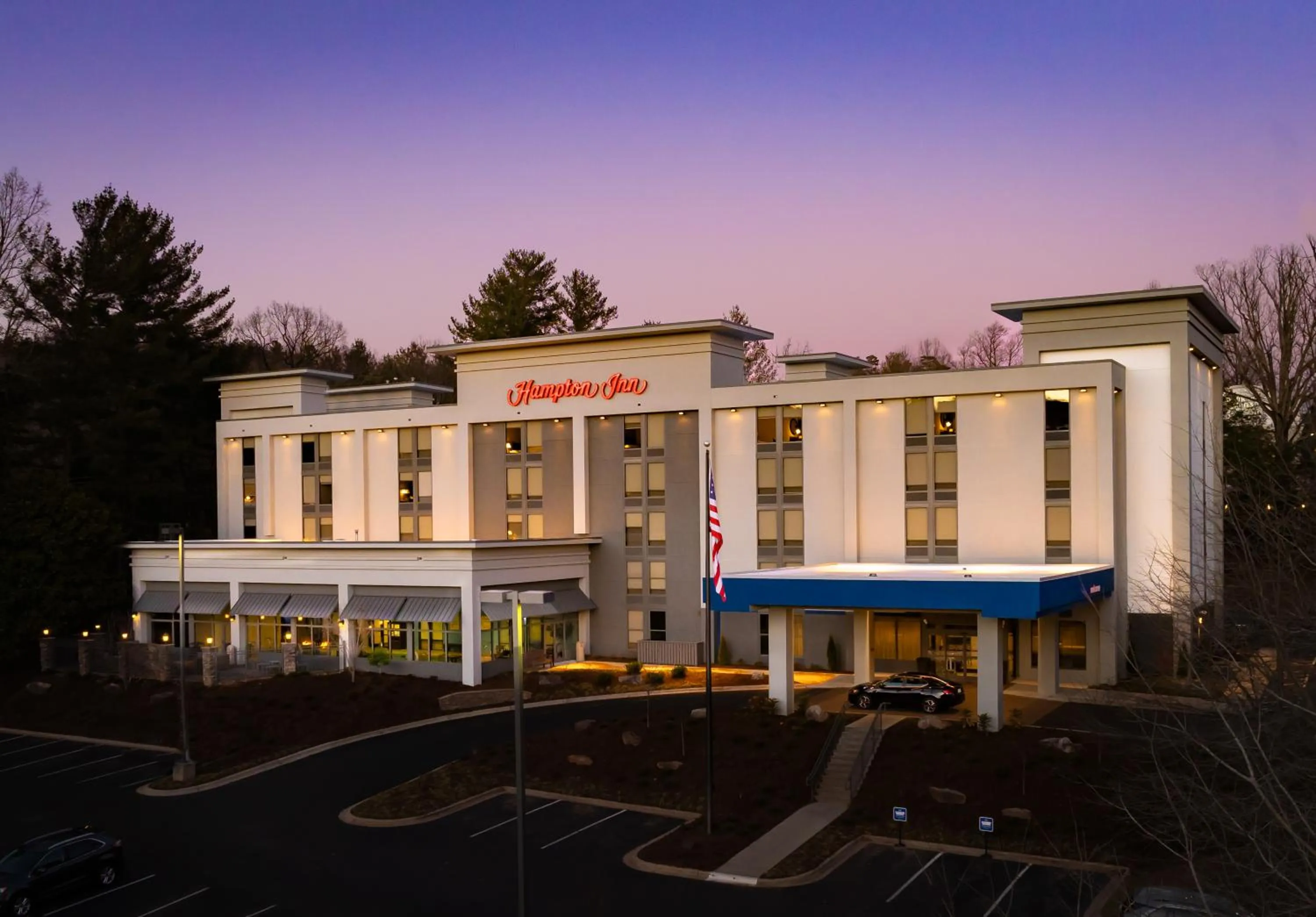 Property building in Hampton Inn Asheville-Tunnel Road
