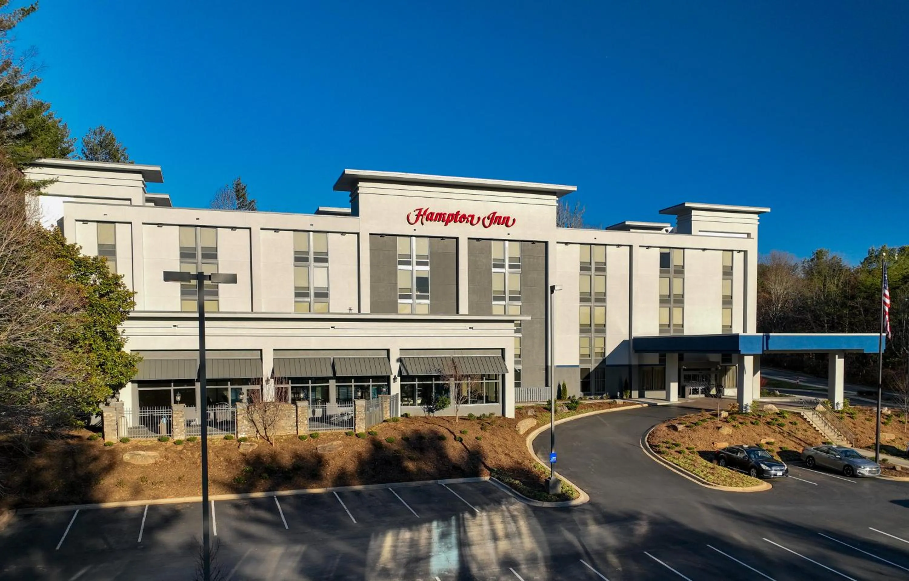 Property building in Hampton Inn Asheville-Tunnel Road