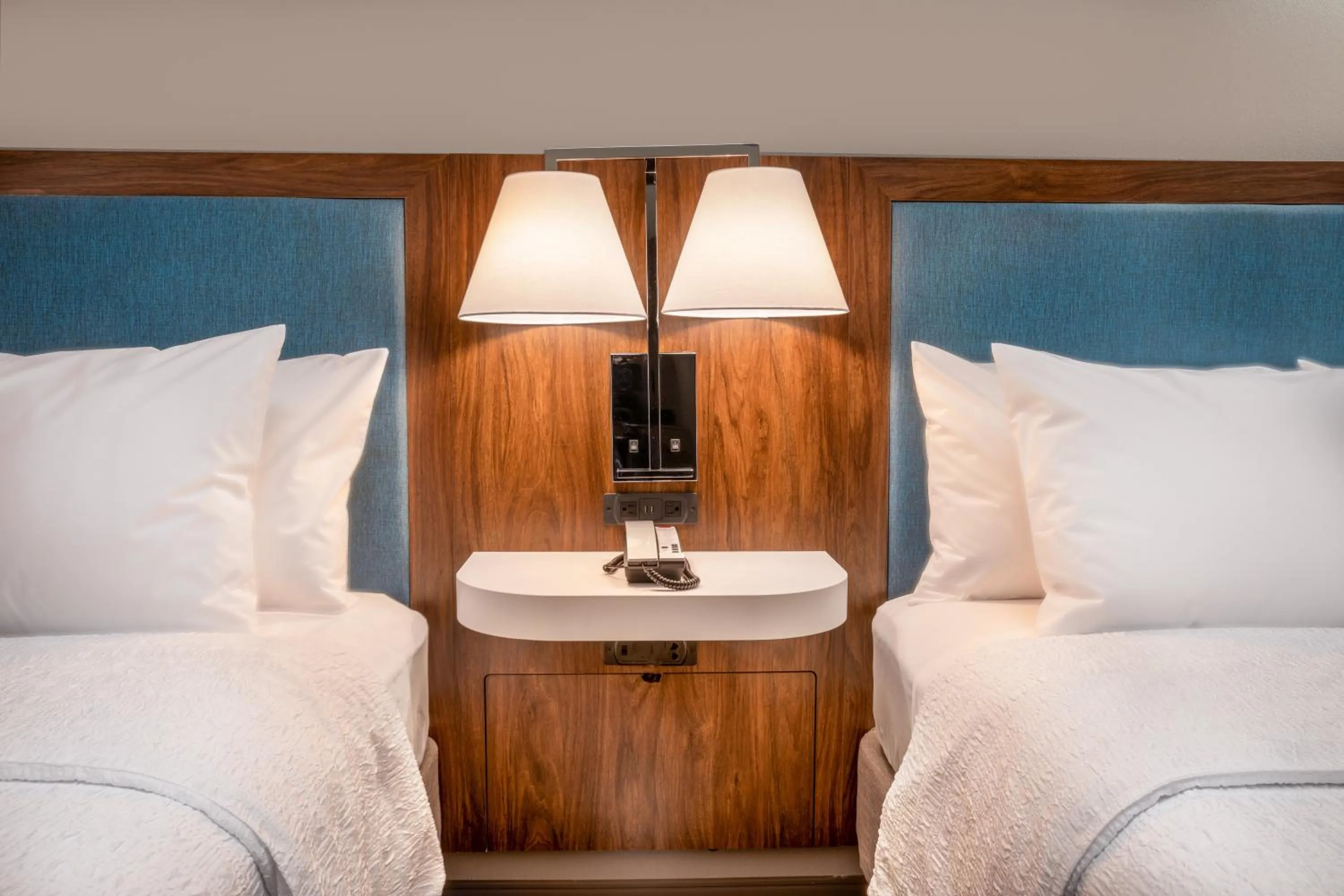 Bedroom, Bed in Hampton Inn Asheville-Tunnel Road