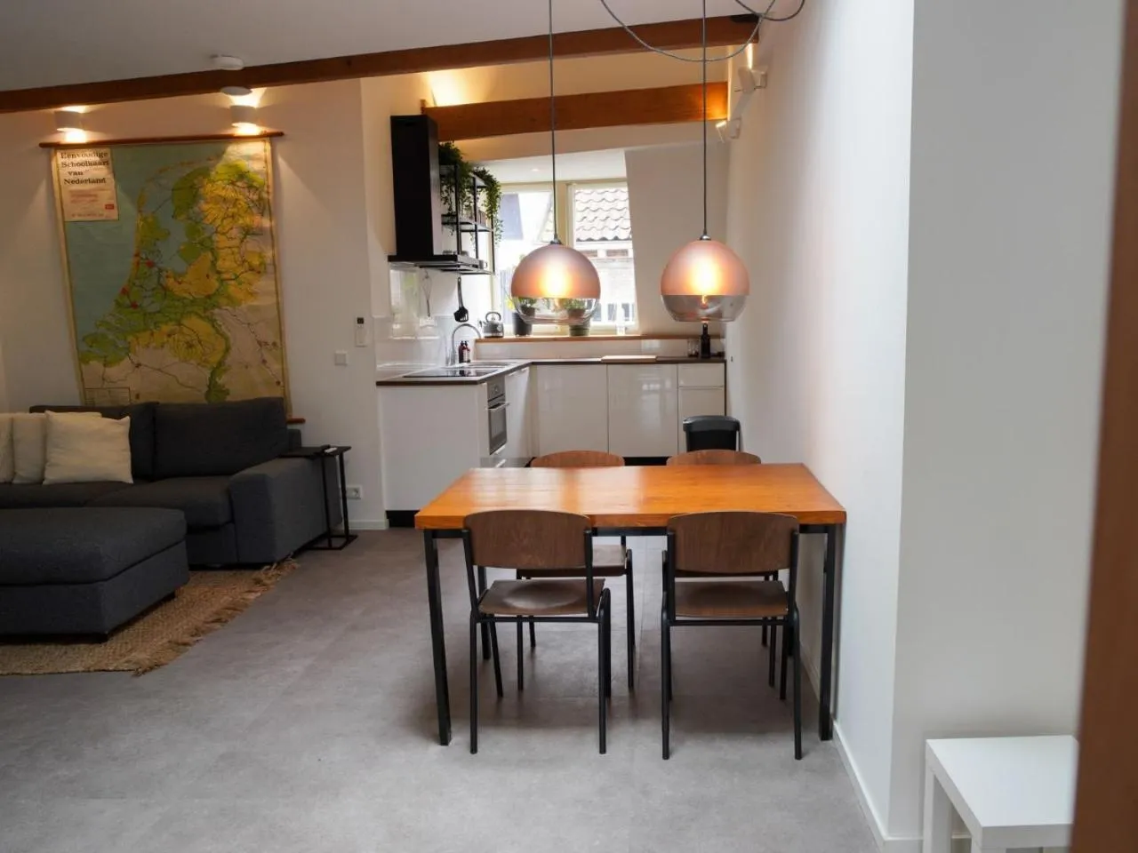 Kitchen or kitchenette in Long John's Pub & Hotel