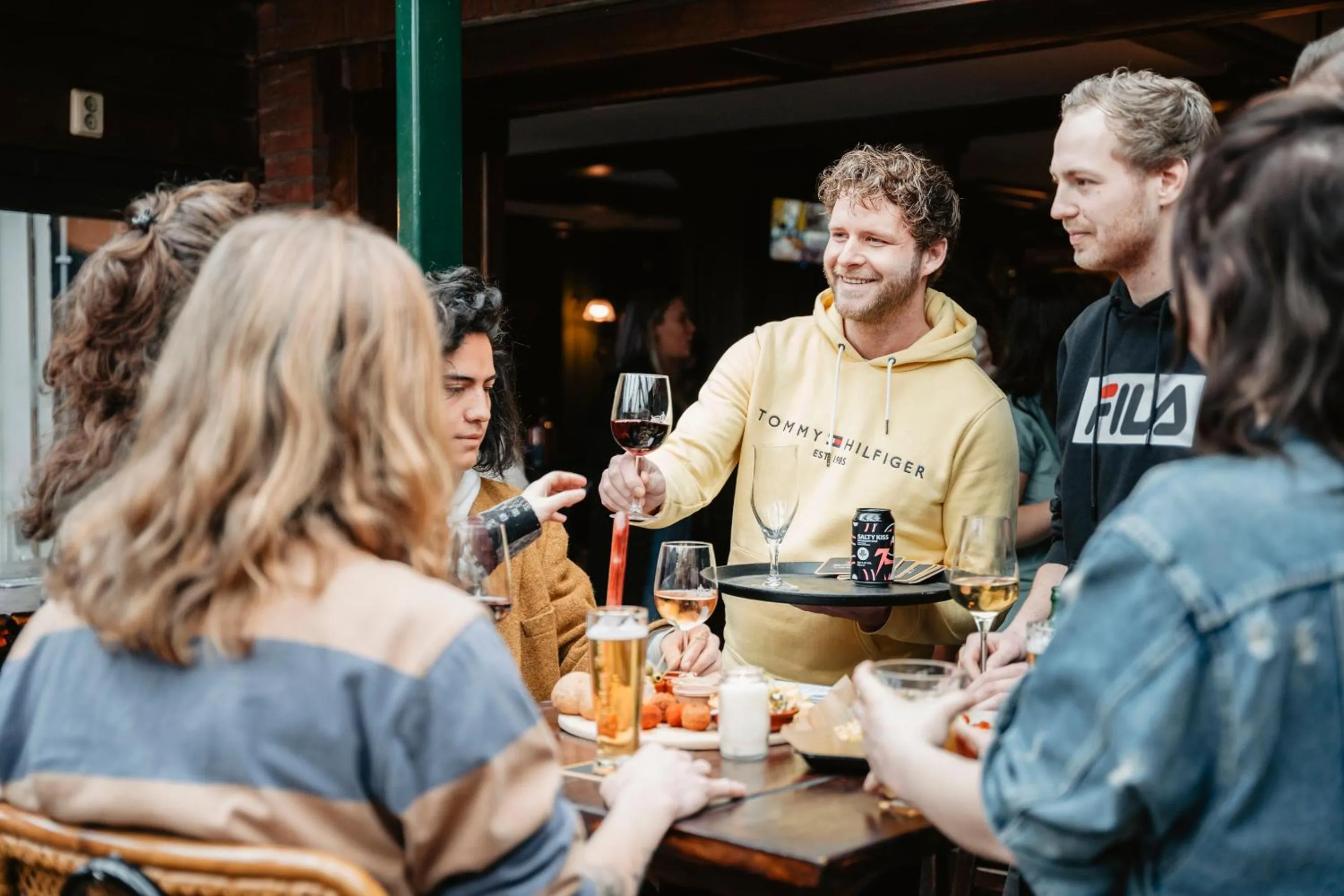 Restaurant/places to eat in Long John's Pub & Hotel