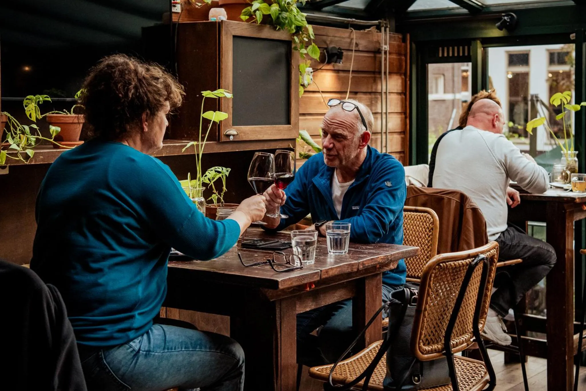 Restaurant/places to eat in Long John's Pub & Hotel