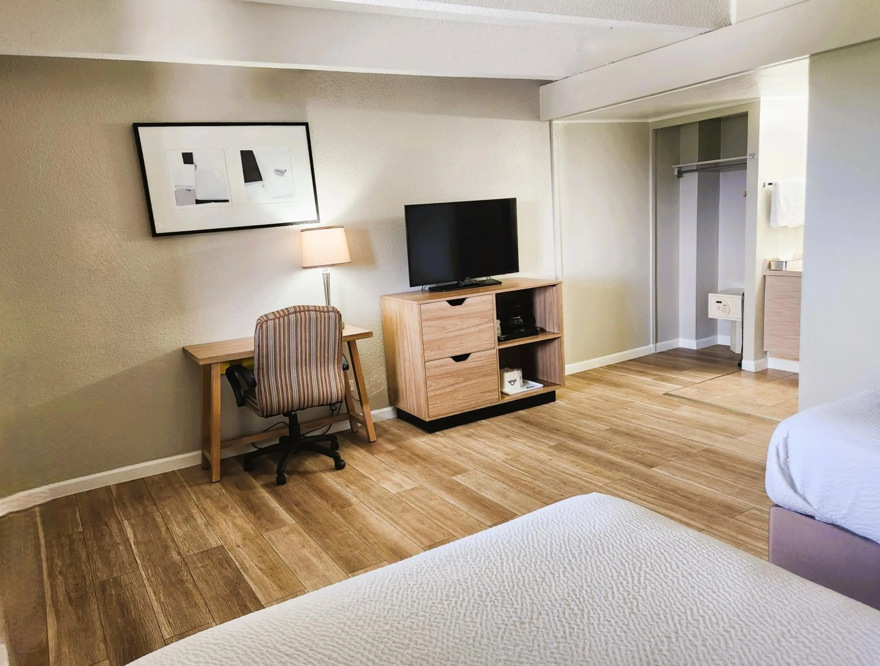 Bed in Days Inn by Wyndham Denver Downtown