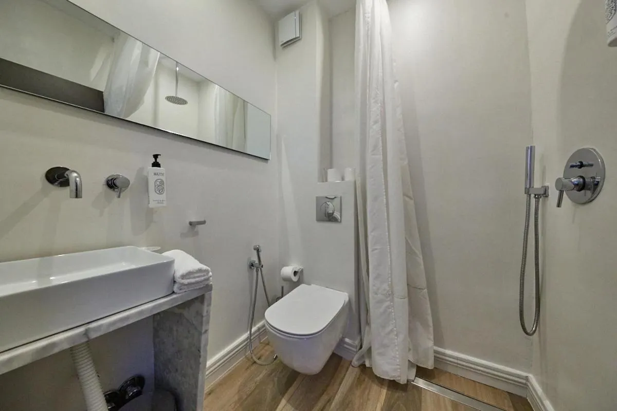 Shower in Afroditi Arhontiko