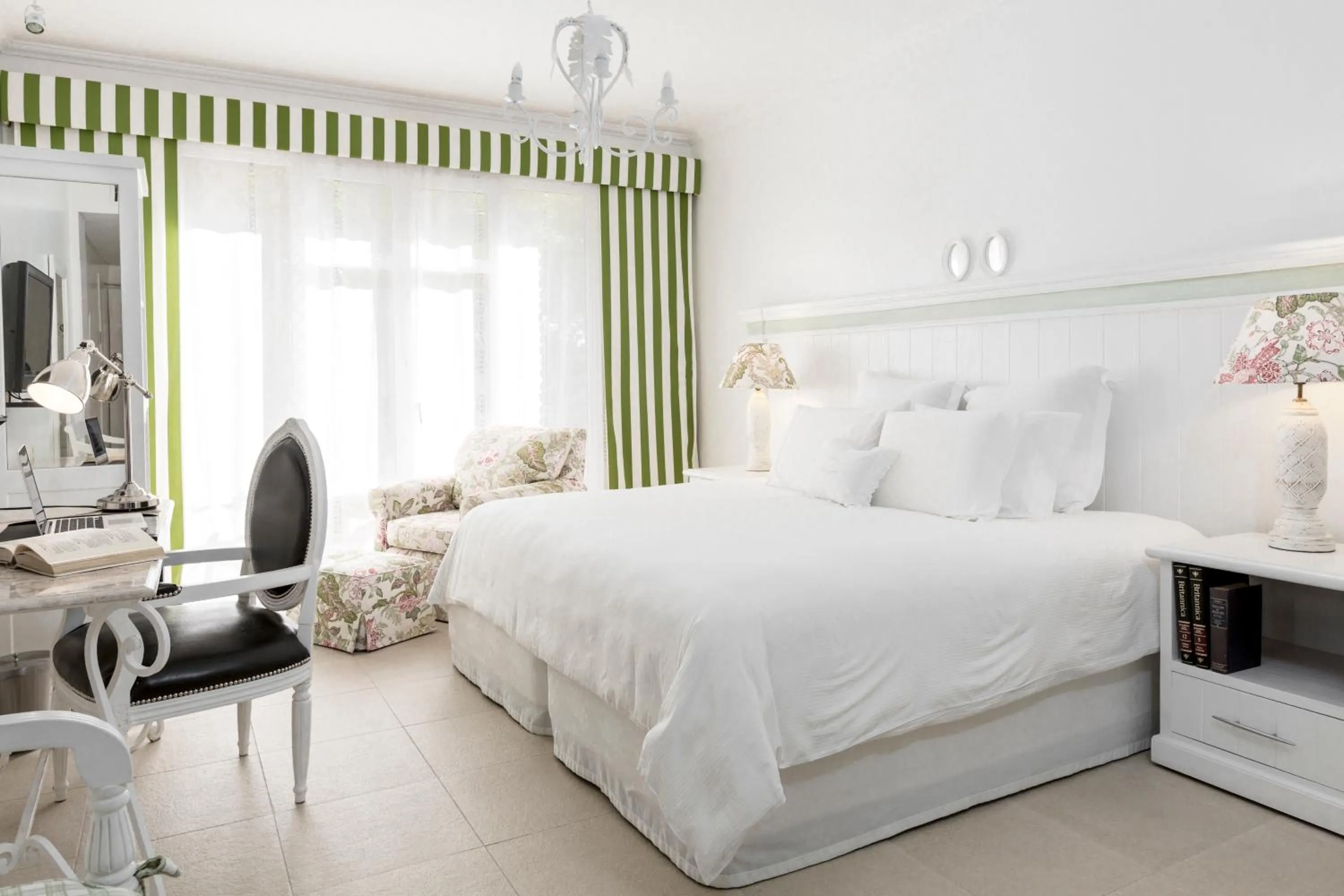 Decorative detail, Bed in La Mision Hotel Boutique