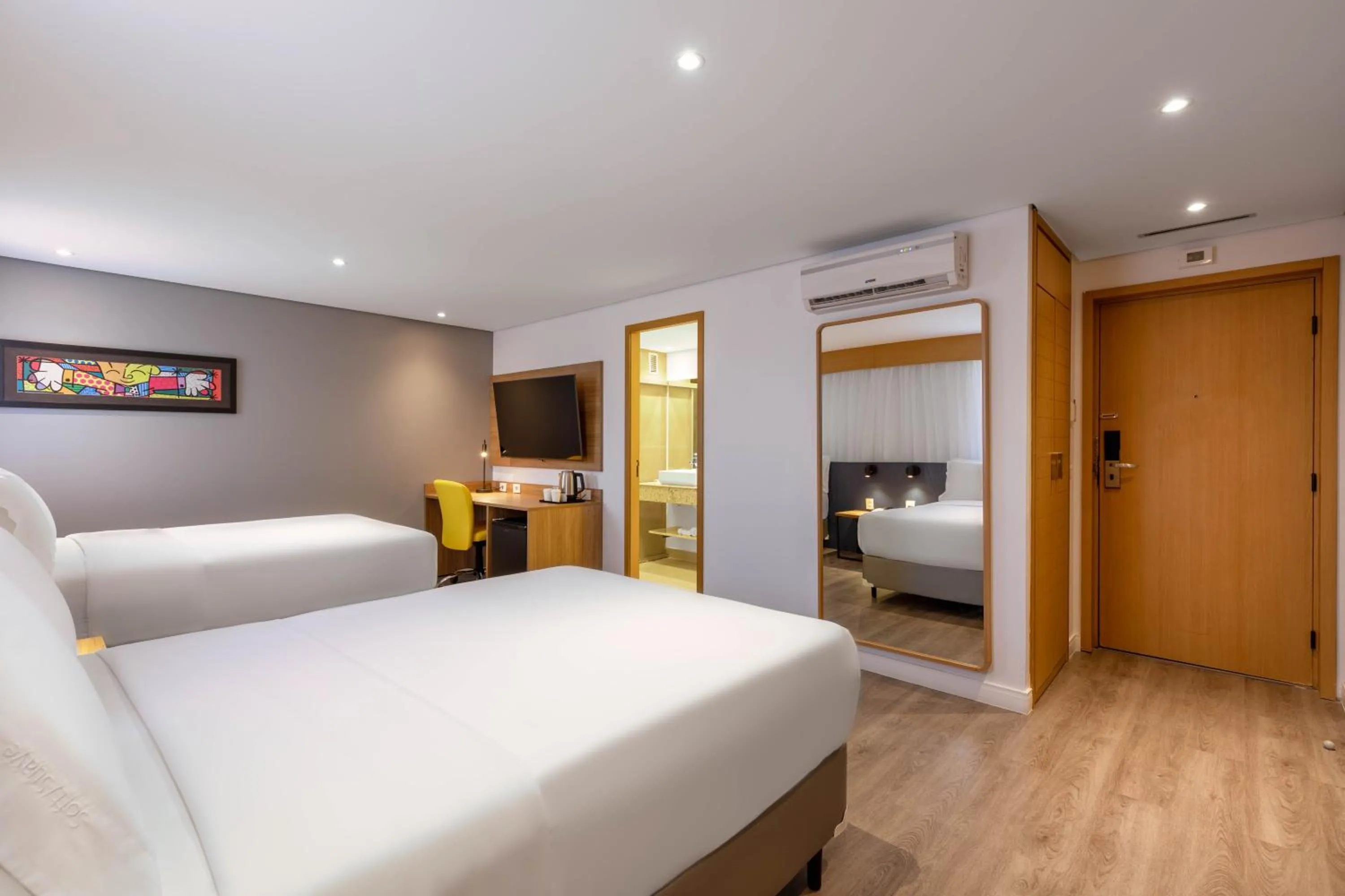 Photo of the whole room, Bed in Holiday Inn Sao Paulo Parque Anhembi by IHG