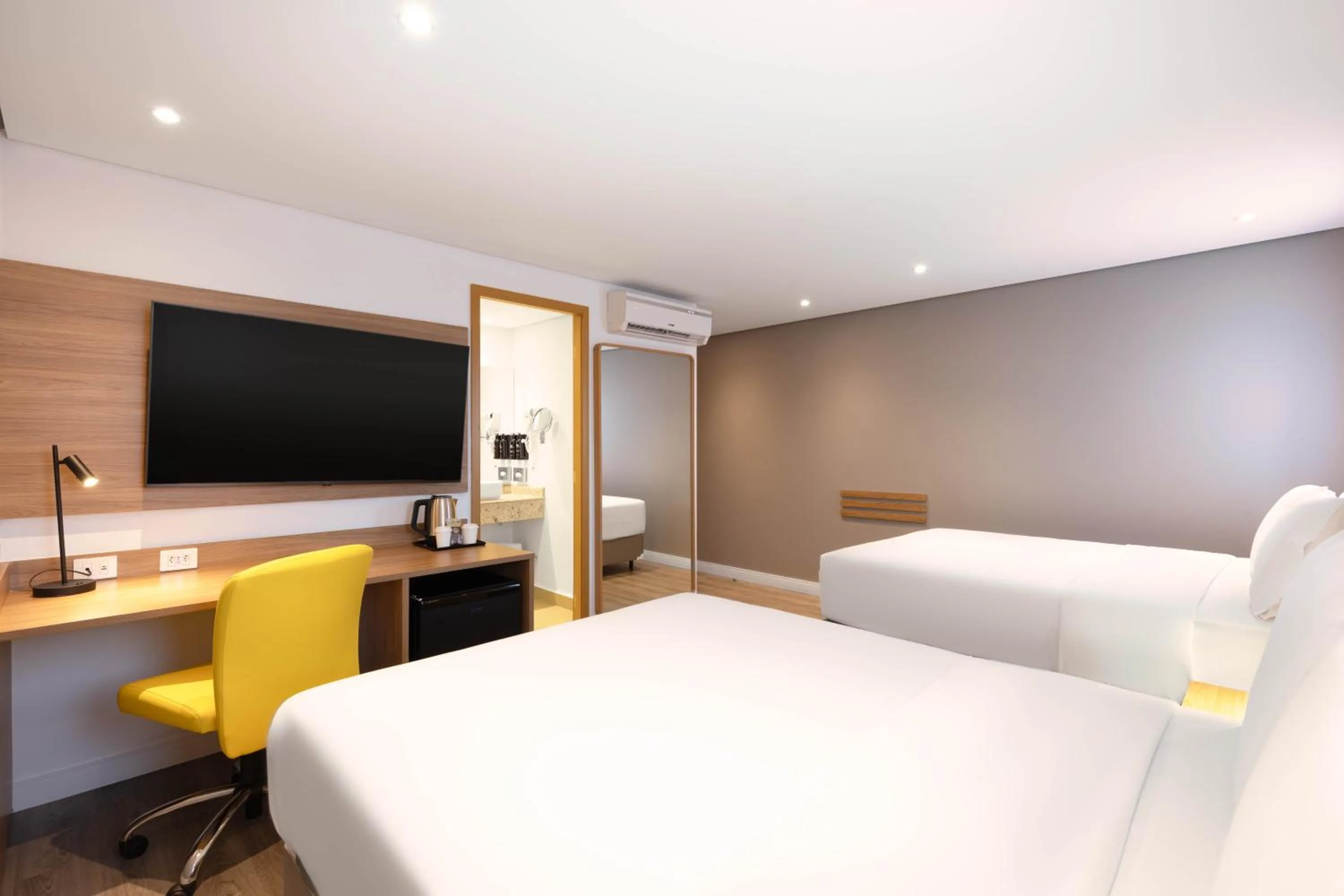 Photo of the whole room, Bed in Holiday Inn Sao Paulo Parque Anhembi by IHG