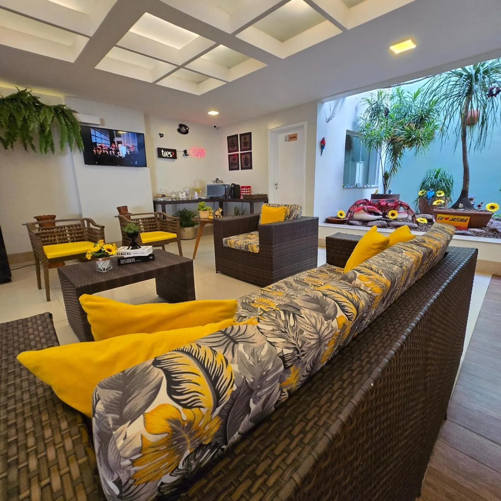 Communal lounge/ TV room in Jatobá Praia Hotel