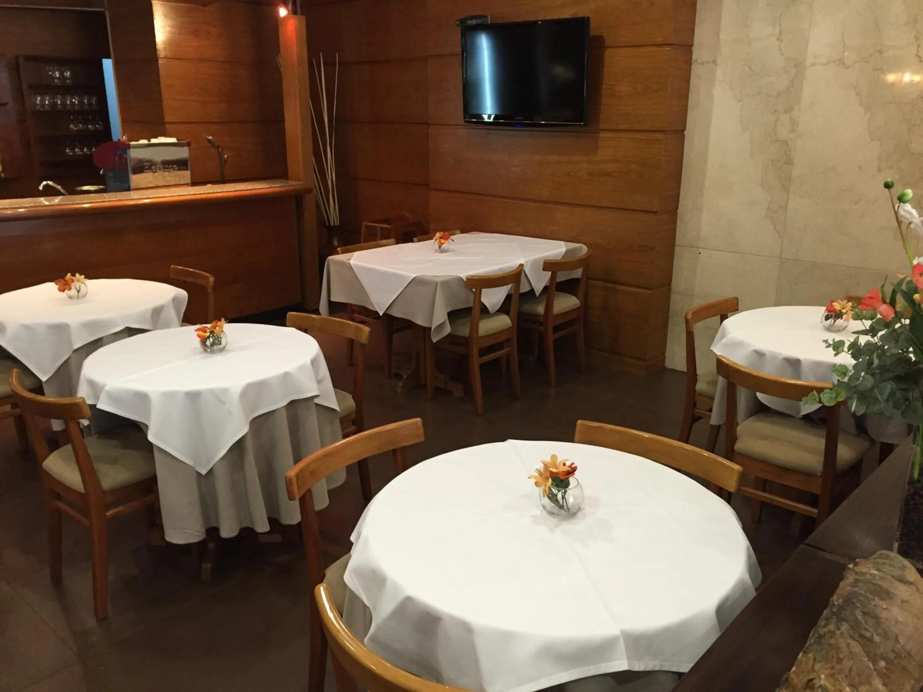 Lounge or bar in Crystal Palace Hotel