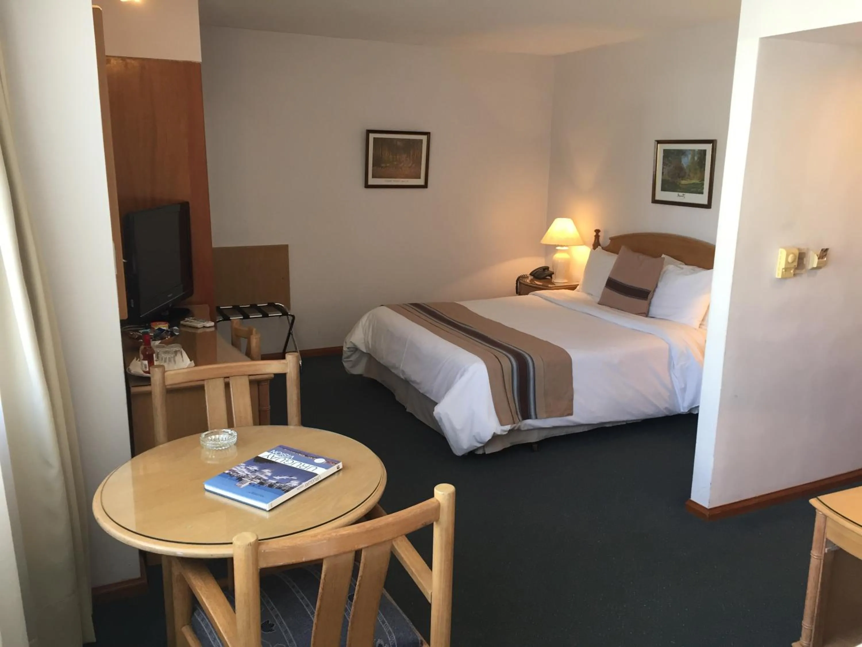 Photo of the whole room, Bed in Crystal Palace Hotel