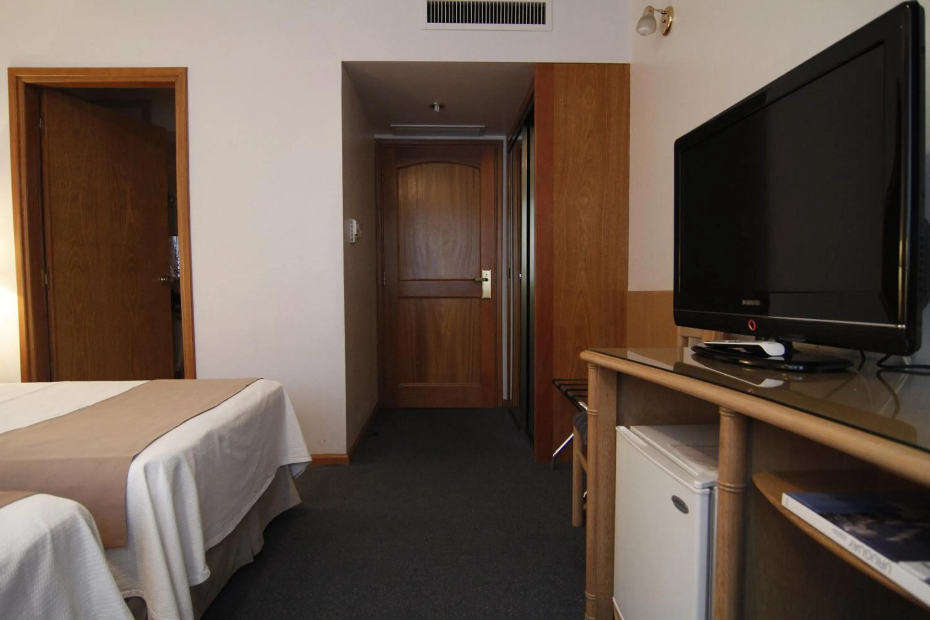 Photo of the whole room, Bed in Crystal Palace Hotel