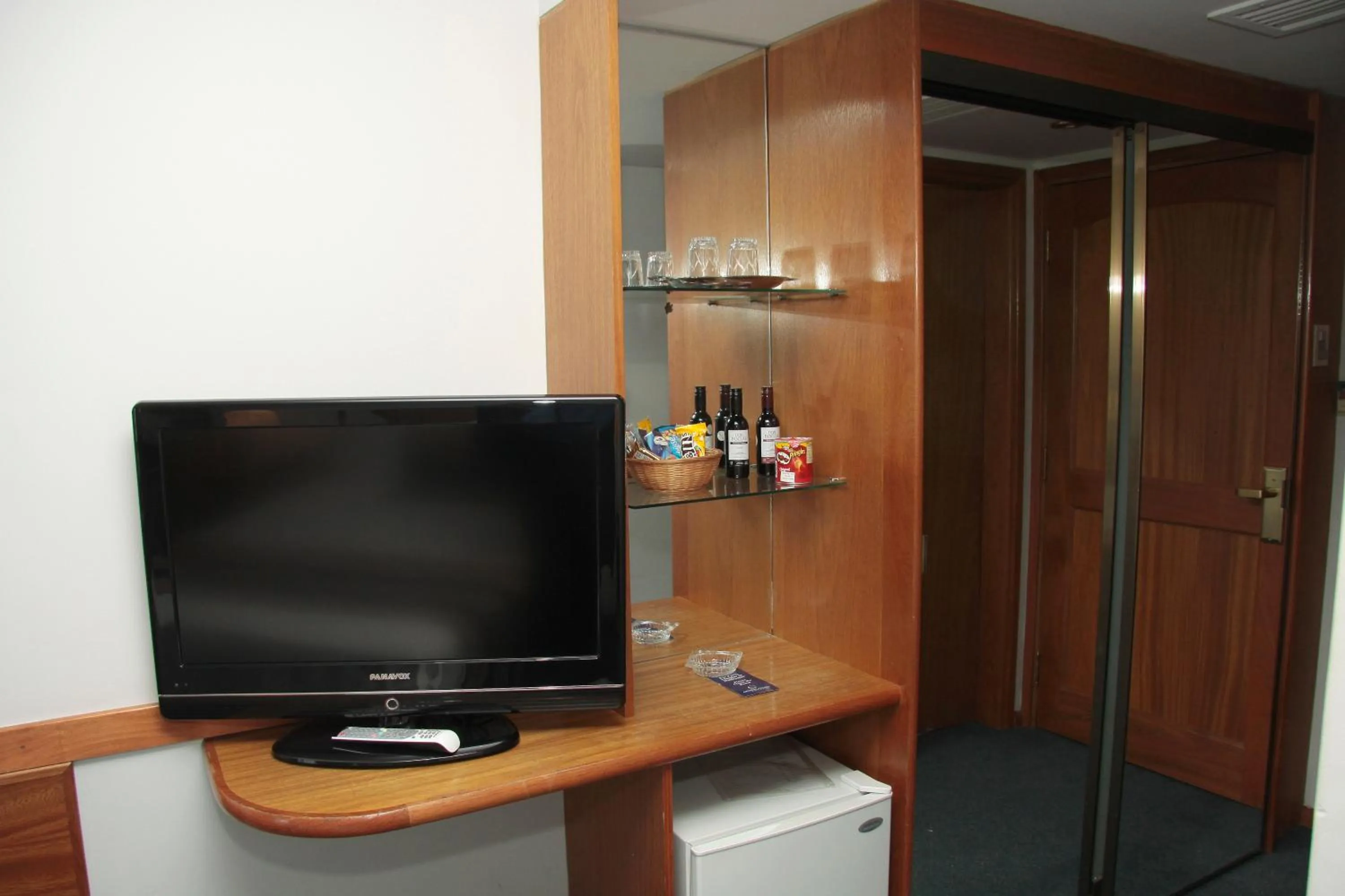 TV and multimedia in Crystal Palace Hotel