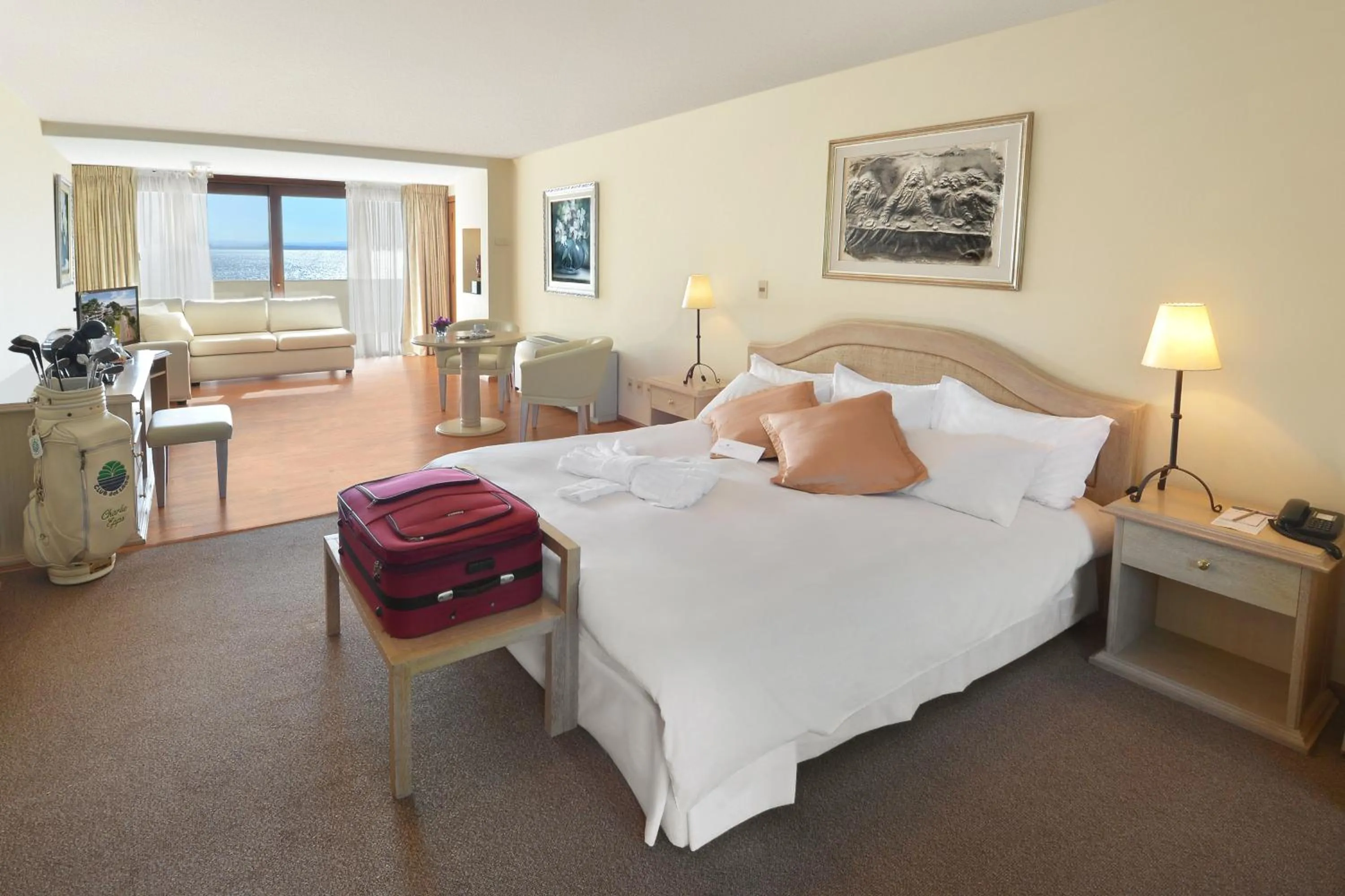 Photo of the whole room, Bed in Hotel del Lago Golf & Art Resort