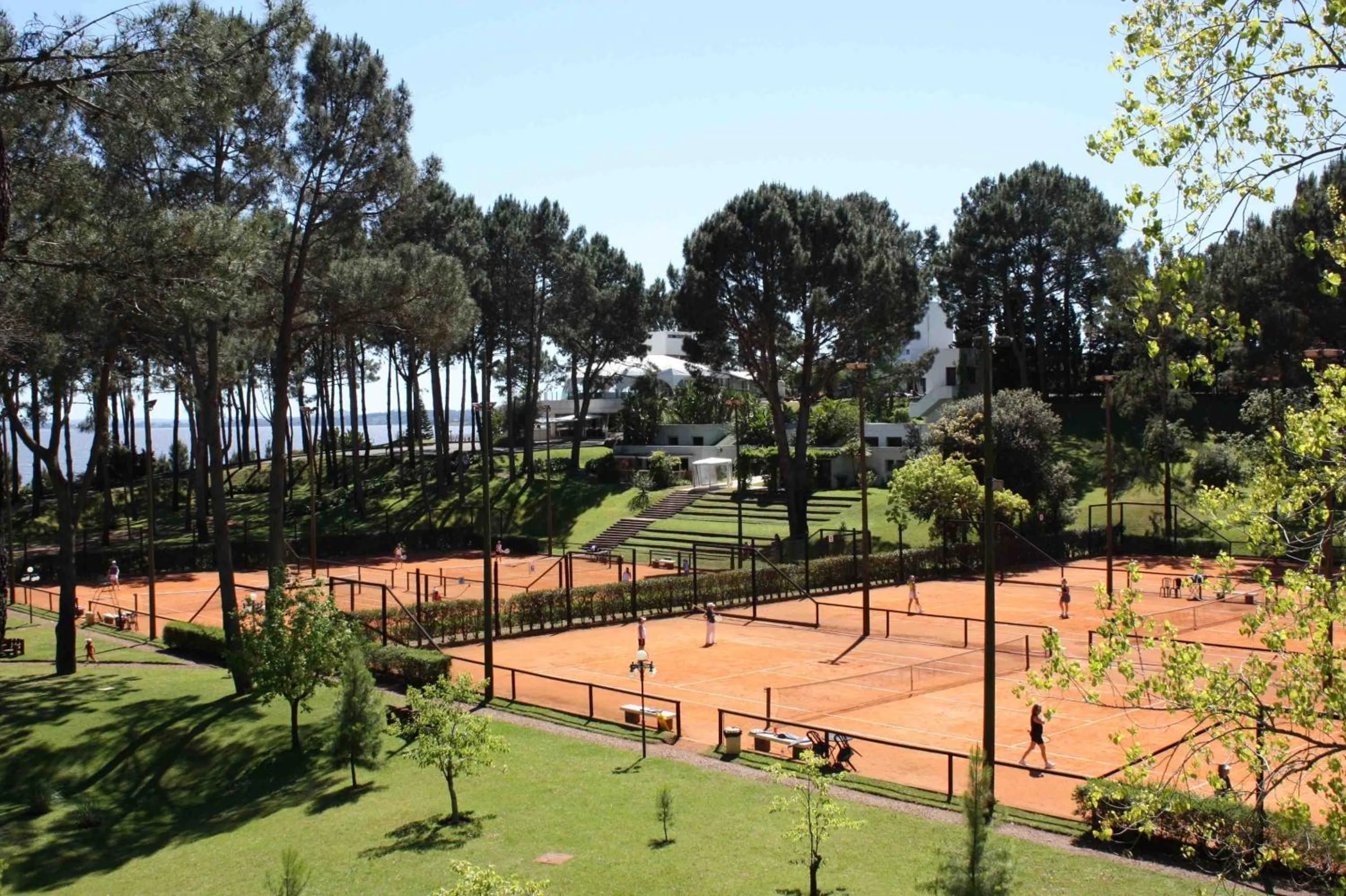 Tennis court in Hotel del Lago Golf & Art Resort