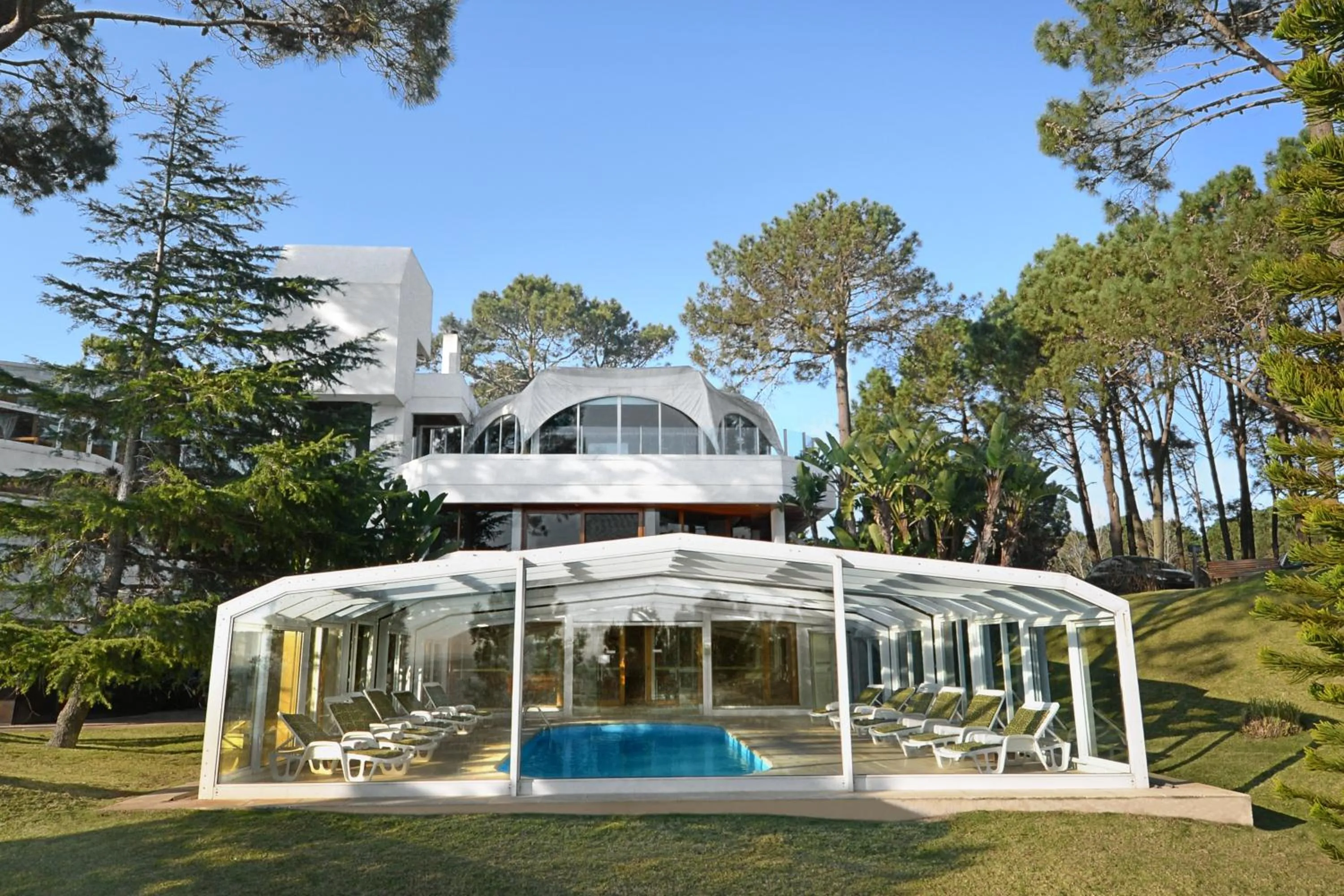 Facade/entrance in Hotel del Lago Golf & Art Resort