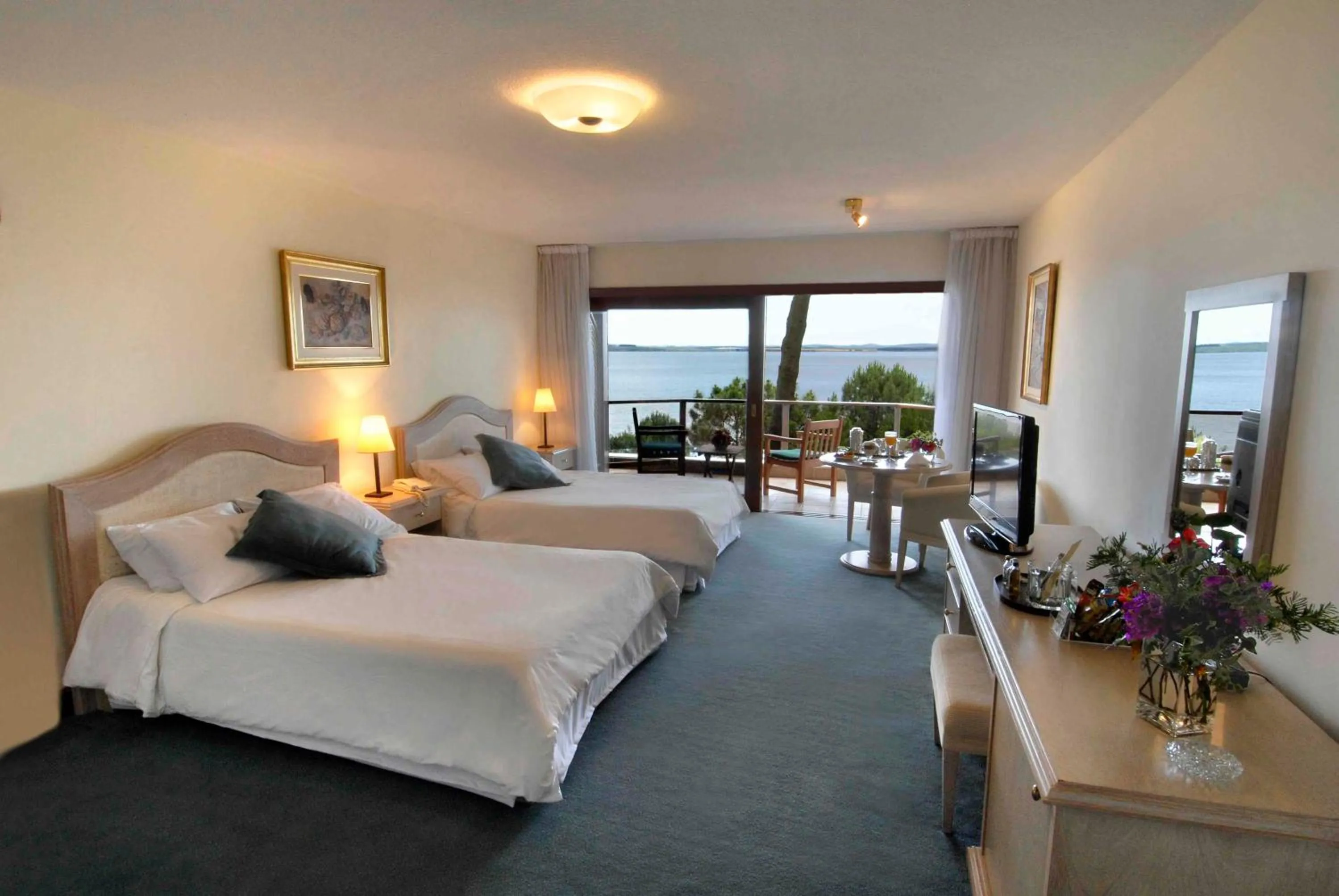 Photo of the whole room, Bed in Hotel del Lago Golf & Art Resort