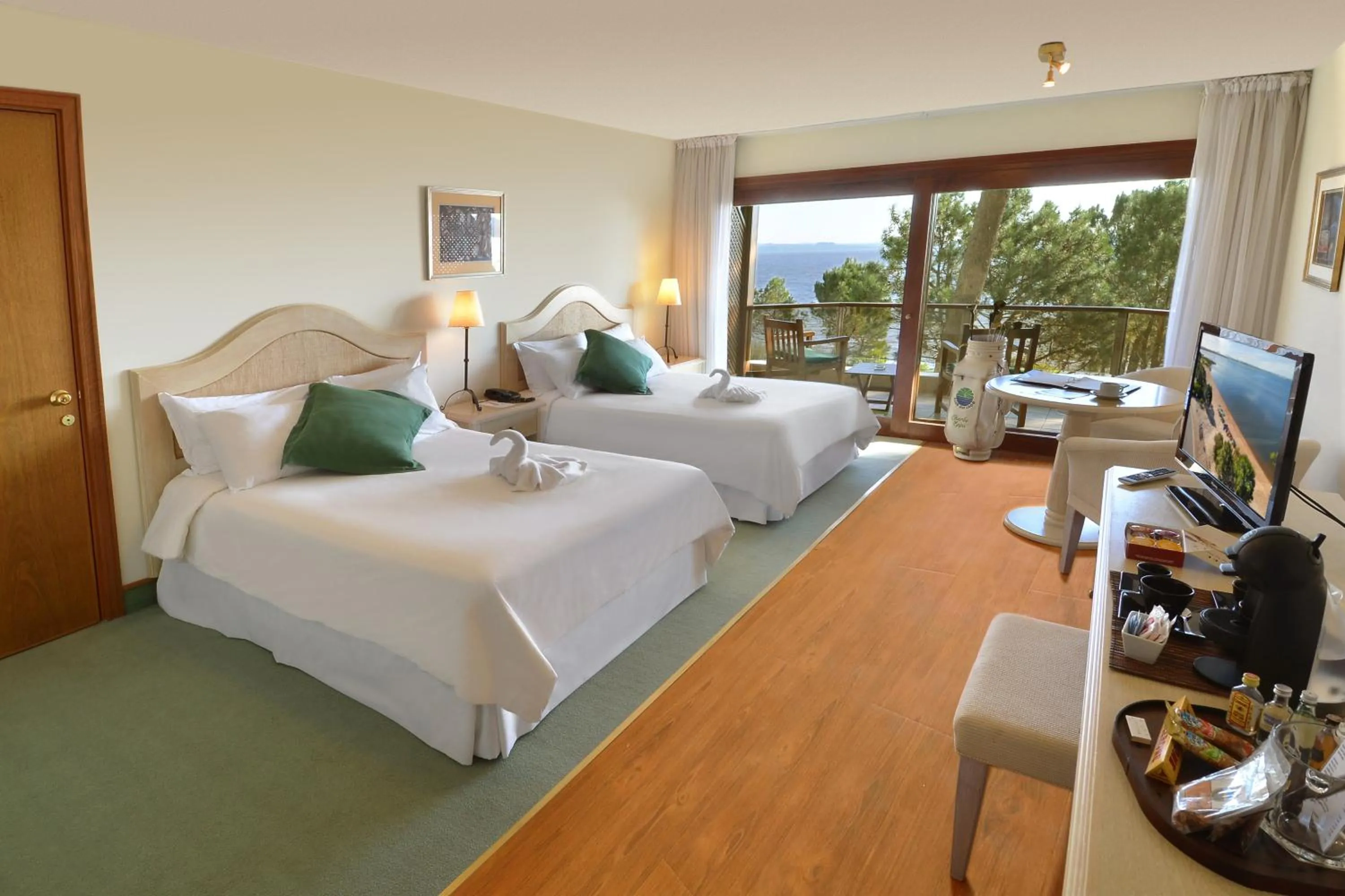 Photo of the whole room, Bed in Hotel del Lago Golf & Art Resort