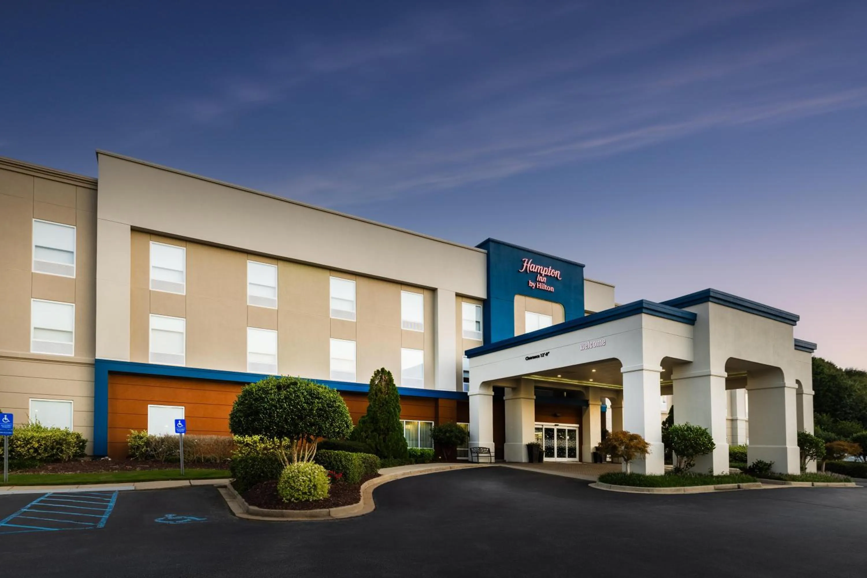 Property building in Hampton Inn Easley