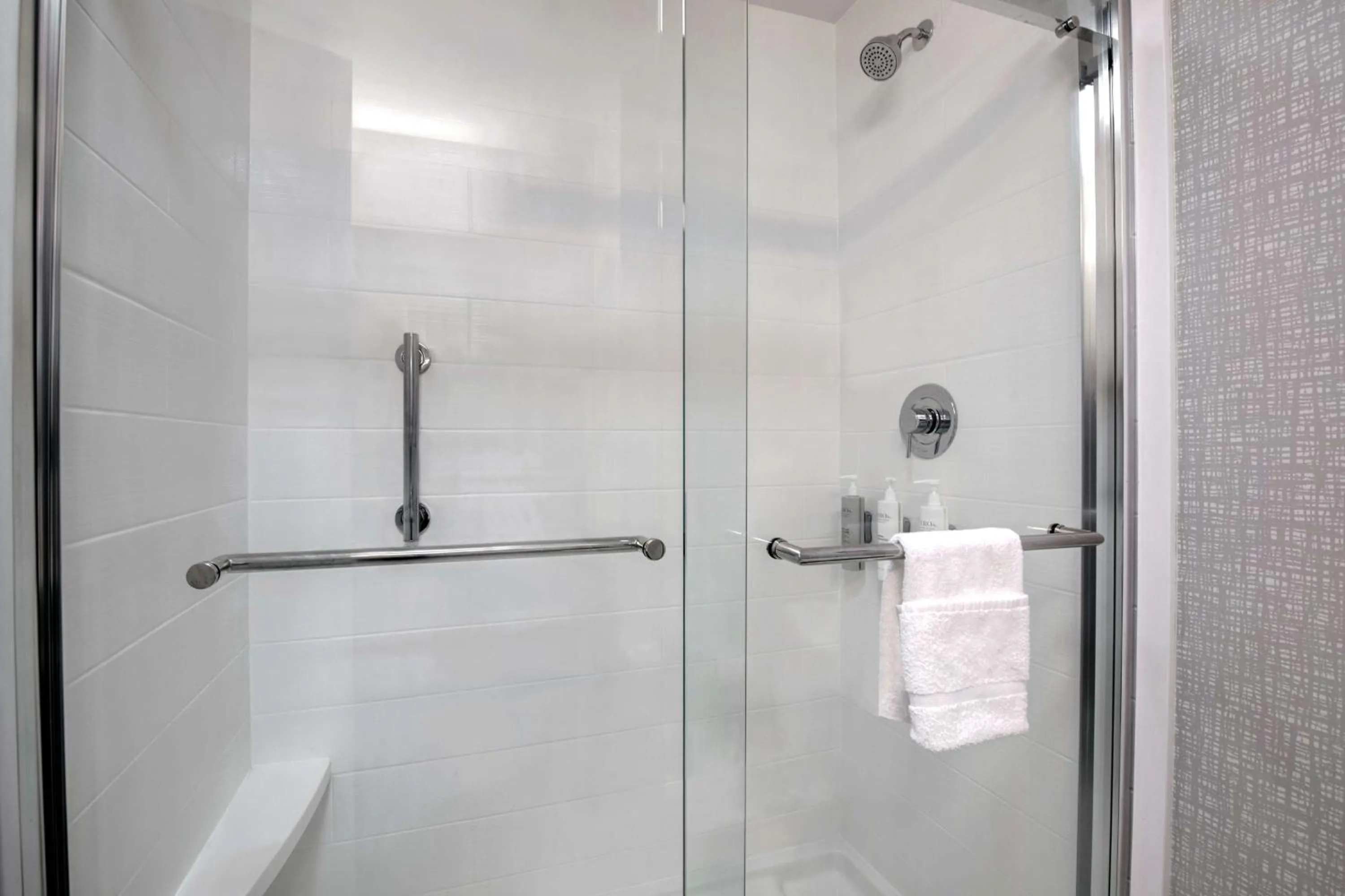 Bathroom in Hampton Inn Easley