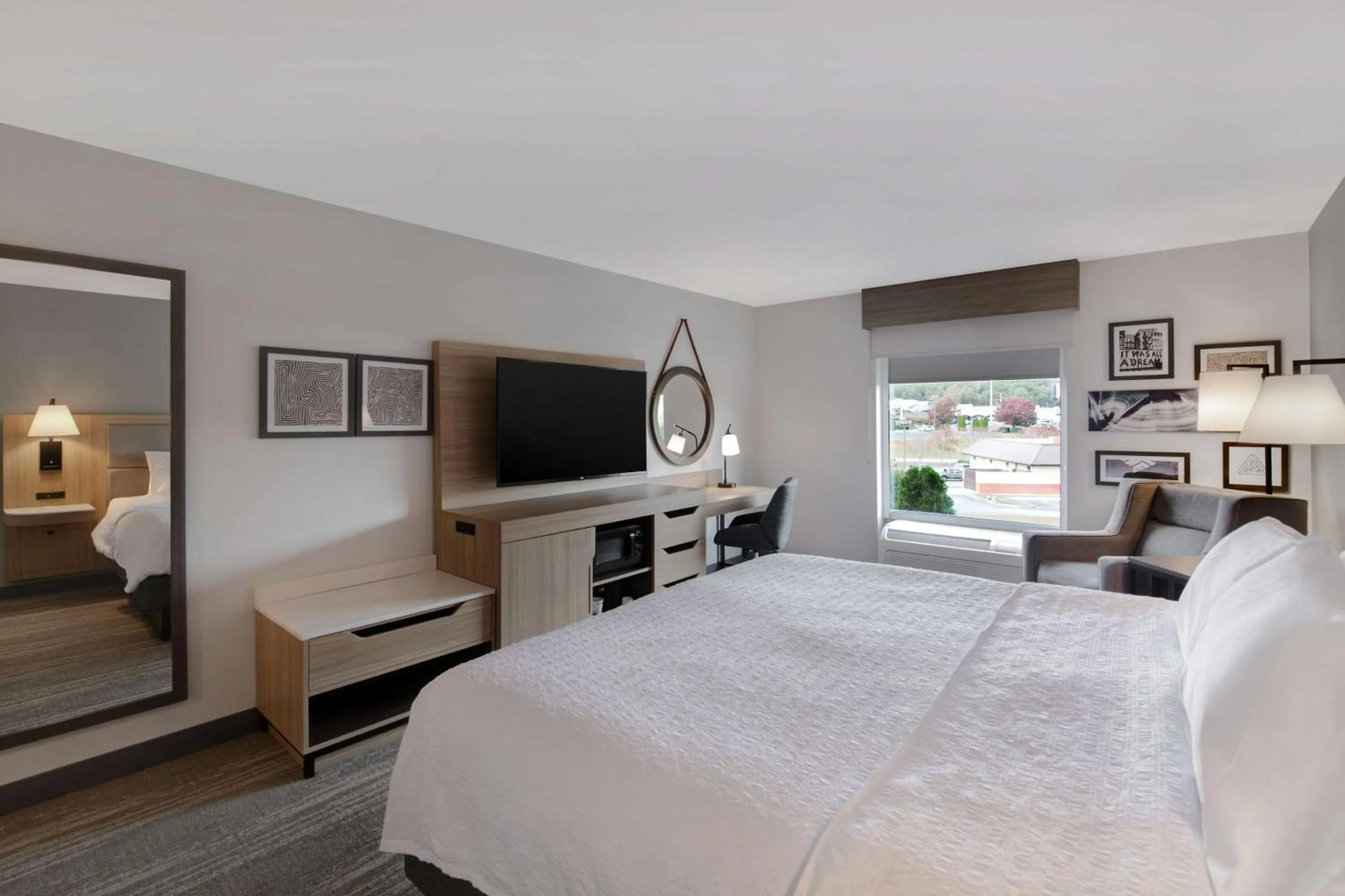 Bed in Hampton Inn Easley