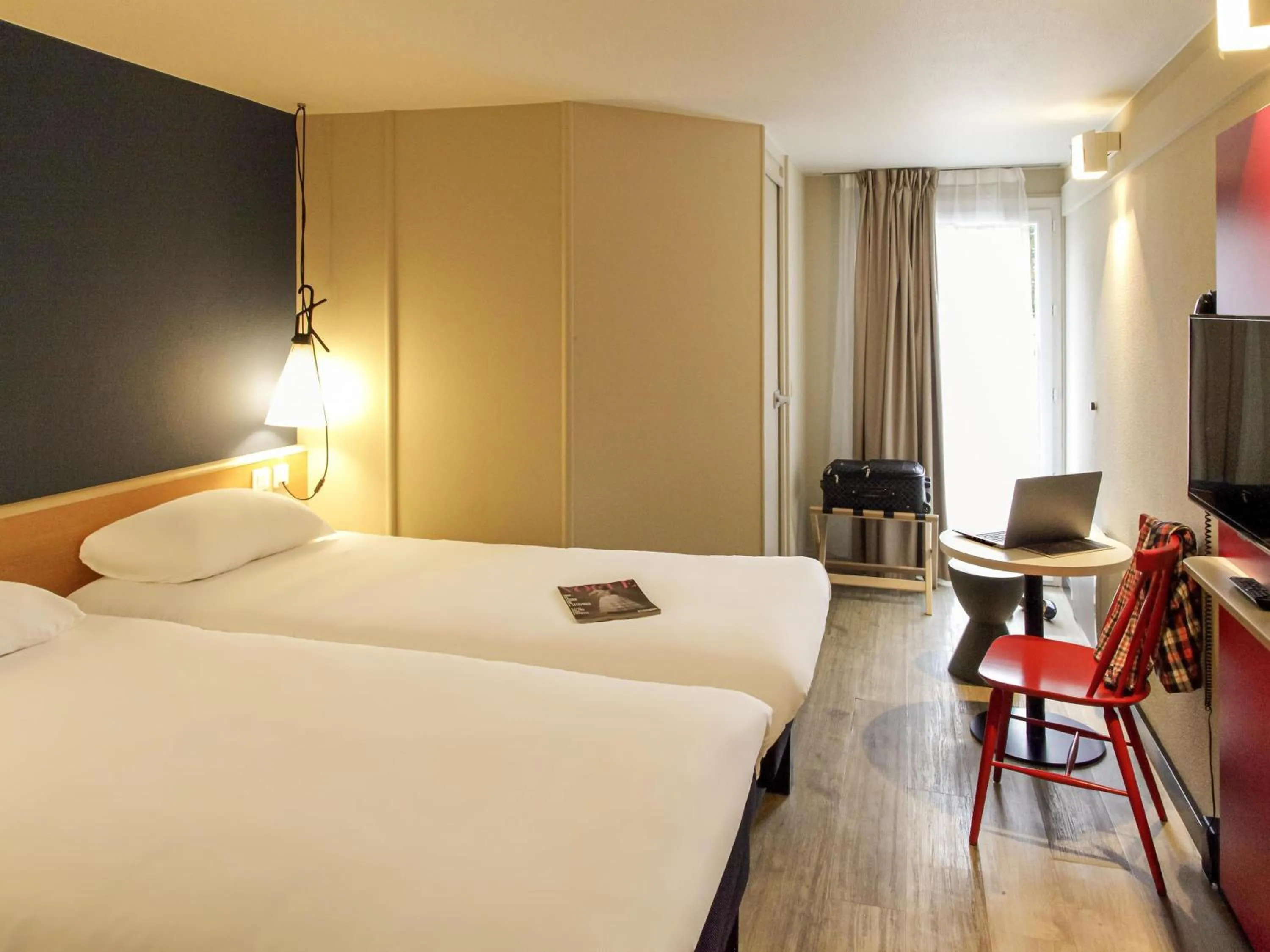 Bedroom, Bed in ibis Brest Kergaradec