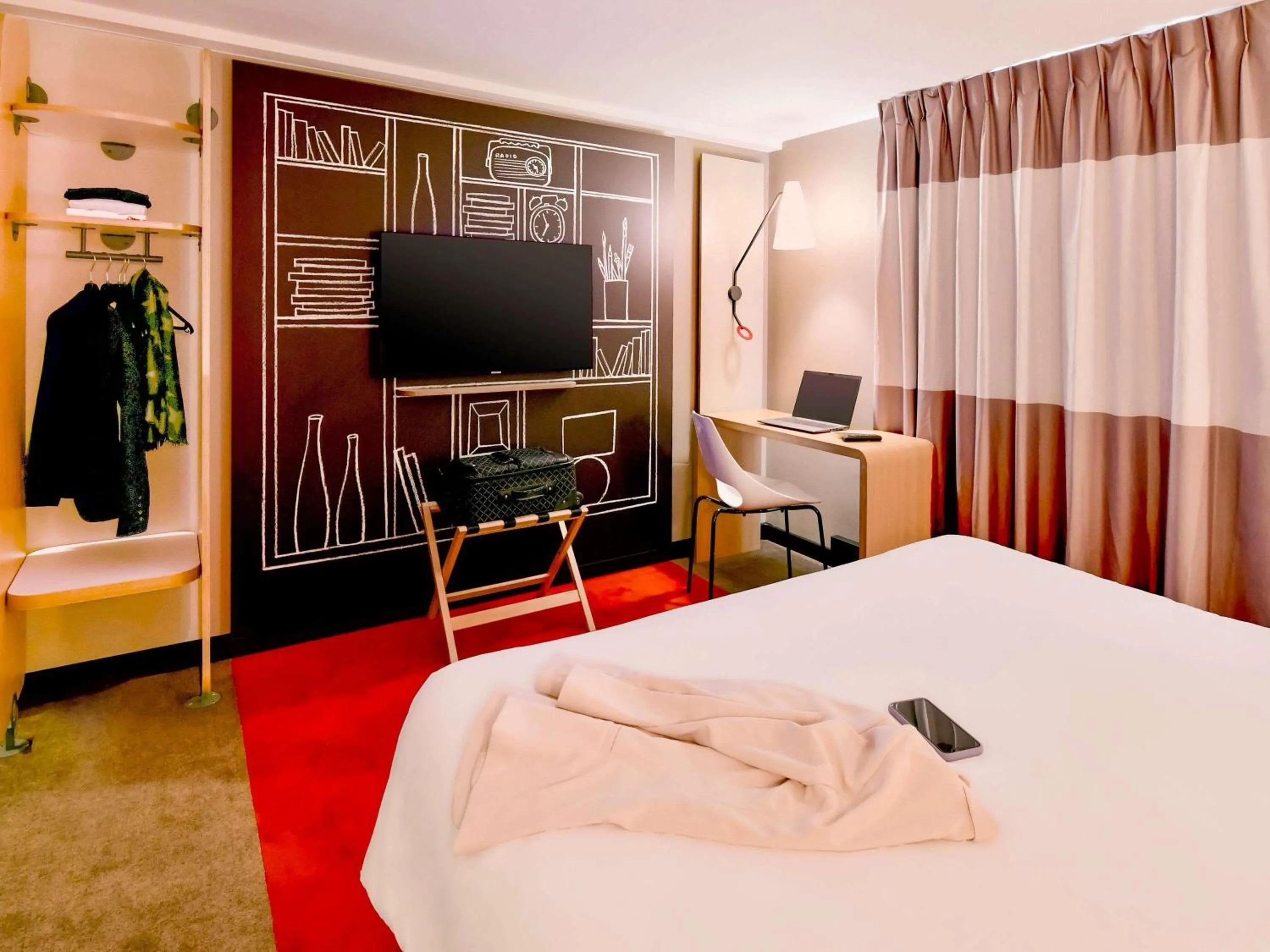 Bedroom, Bed in ibis Brest Kergaradec