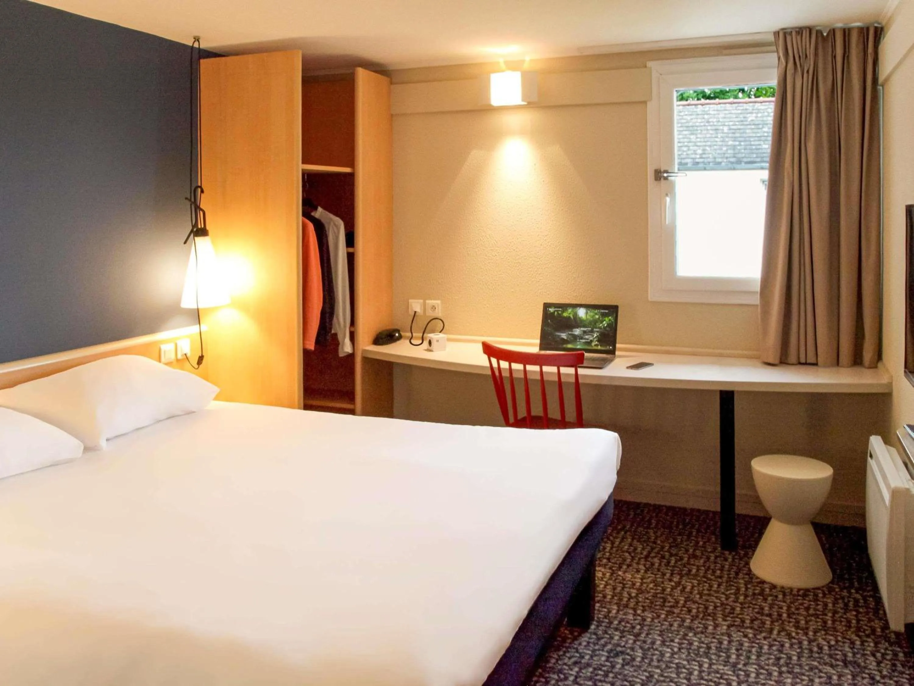 Bedroom, Bed in ibis Brest Kergaradec