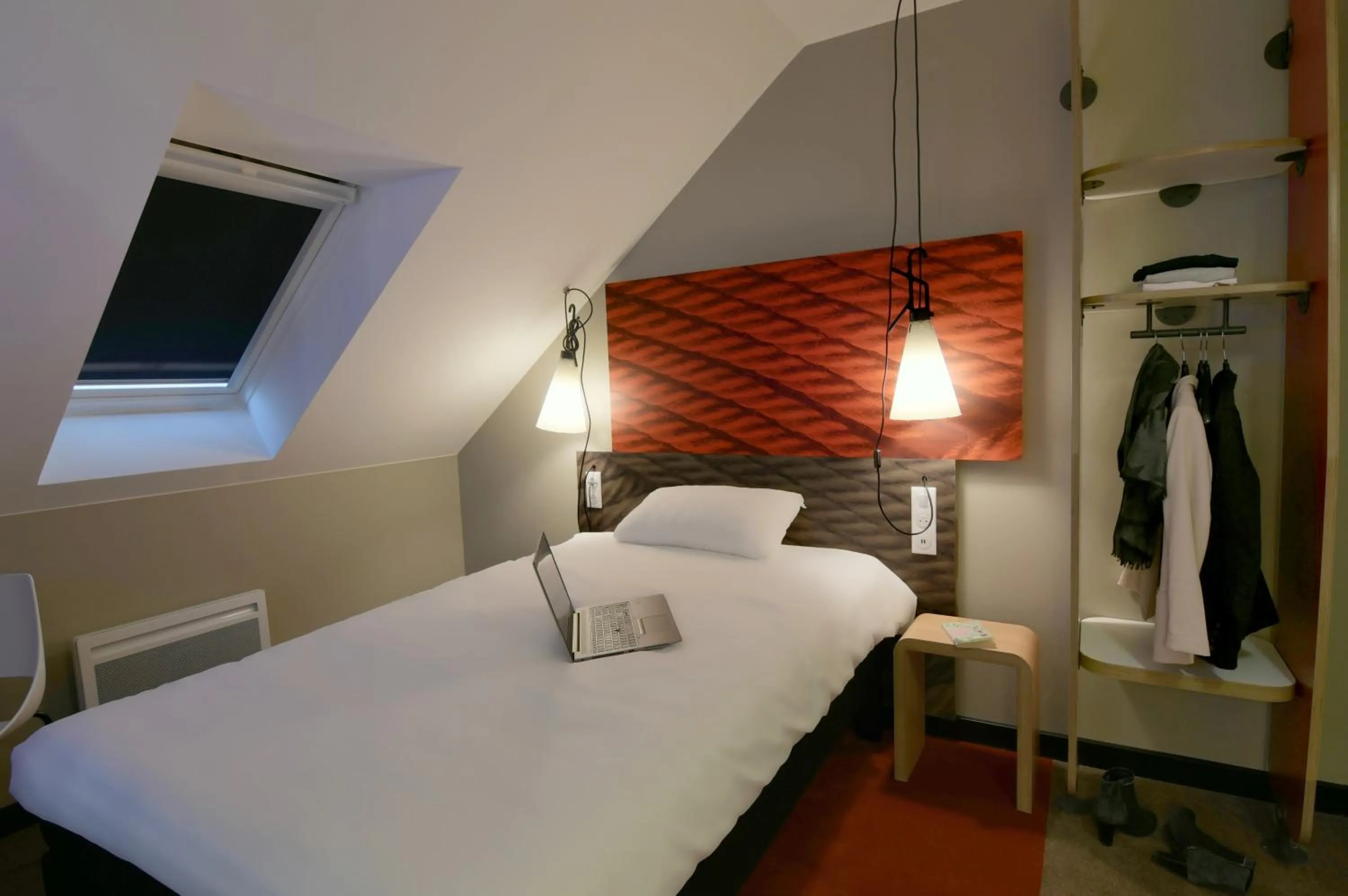 Photo of the whole room, Bed in ibis Brest Kergaradec