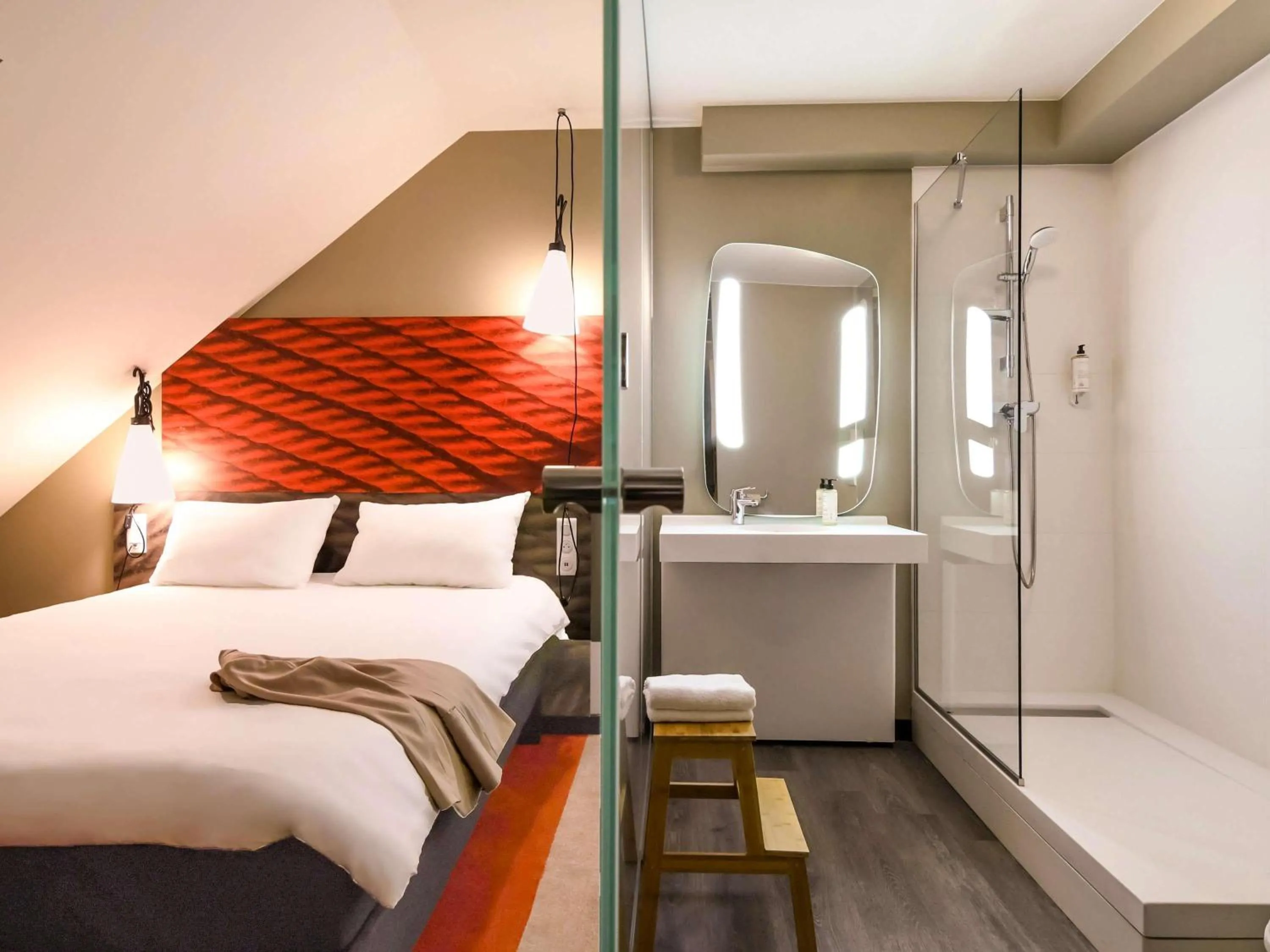 Bedroom, Bed in ibis Brest Kergaradec