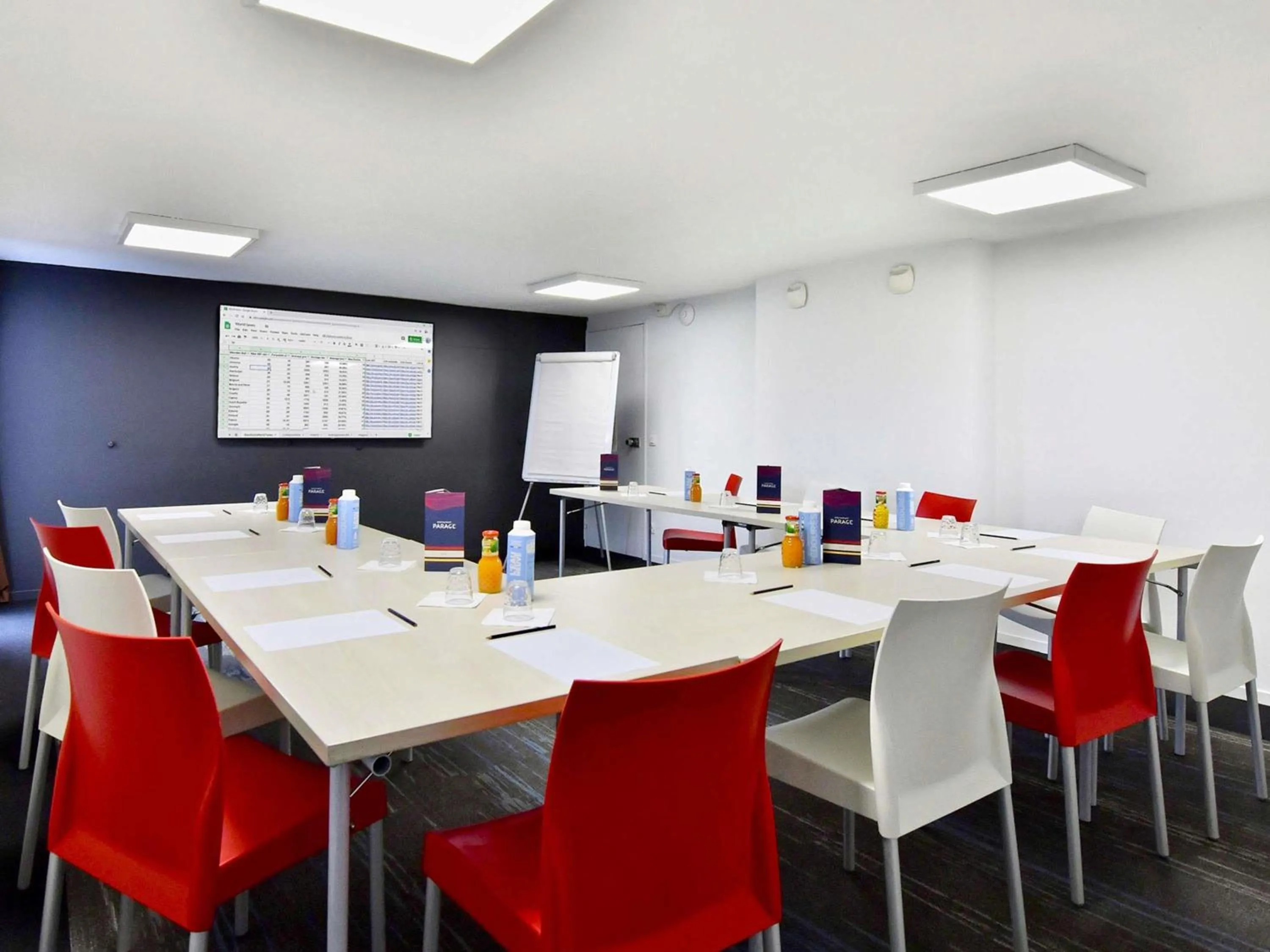 Meeting/conference room in ibis Brest Kergaradec