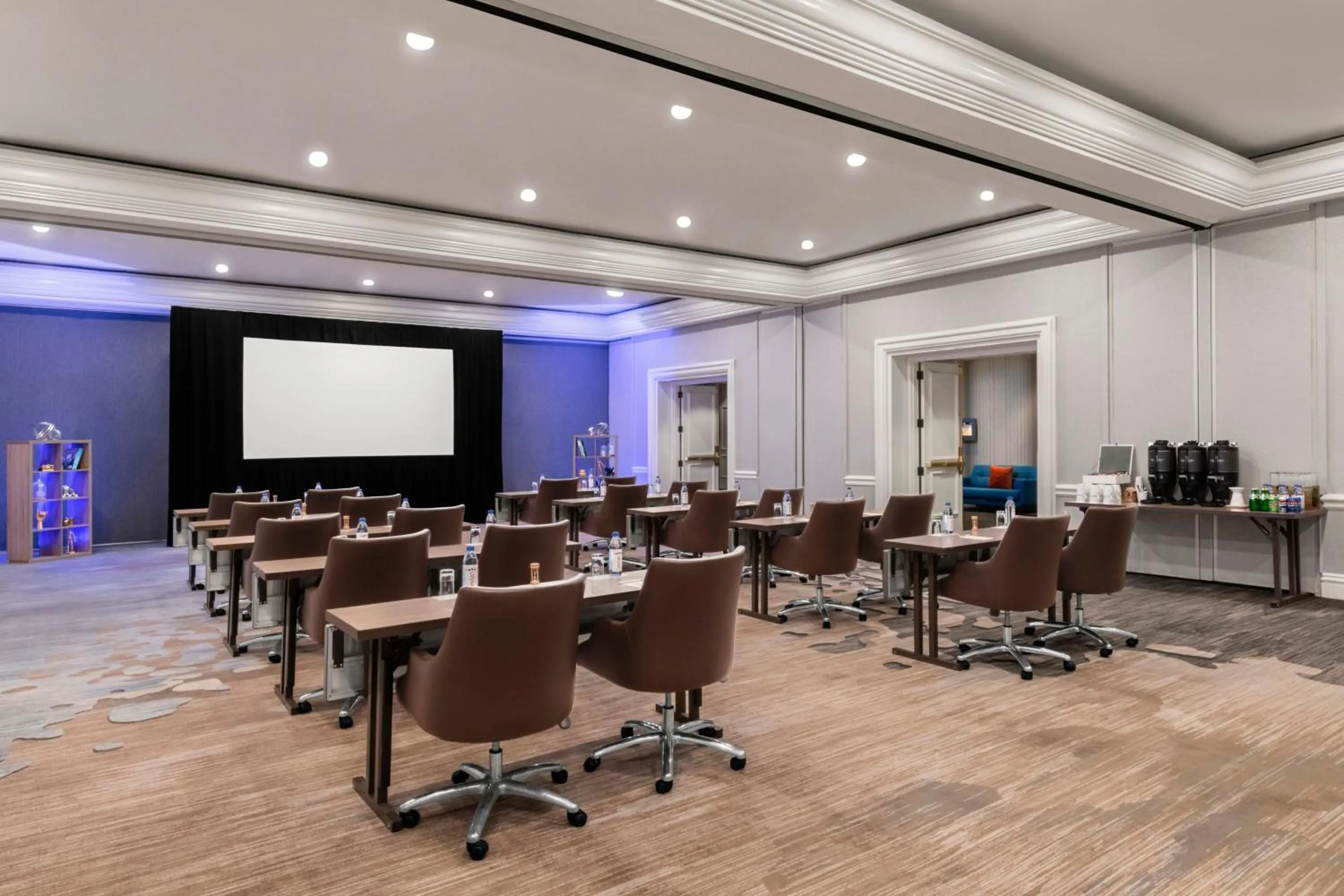 Meeting/conference room in Renaissance Newport Beach Hotel