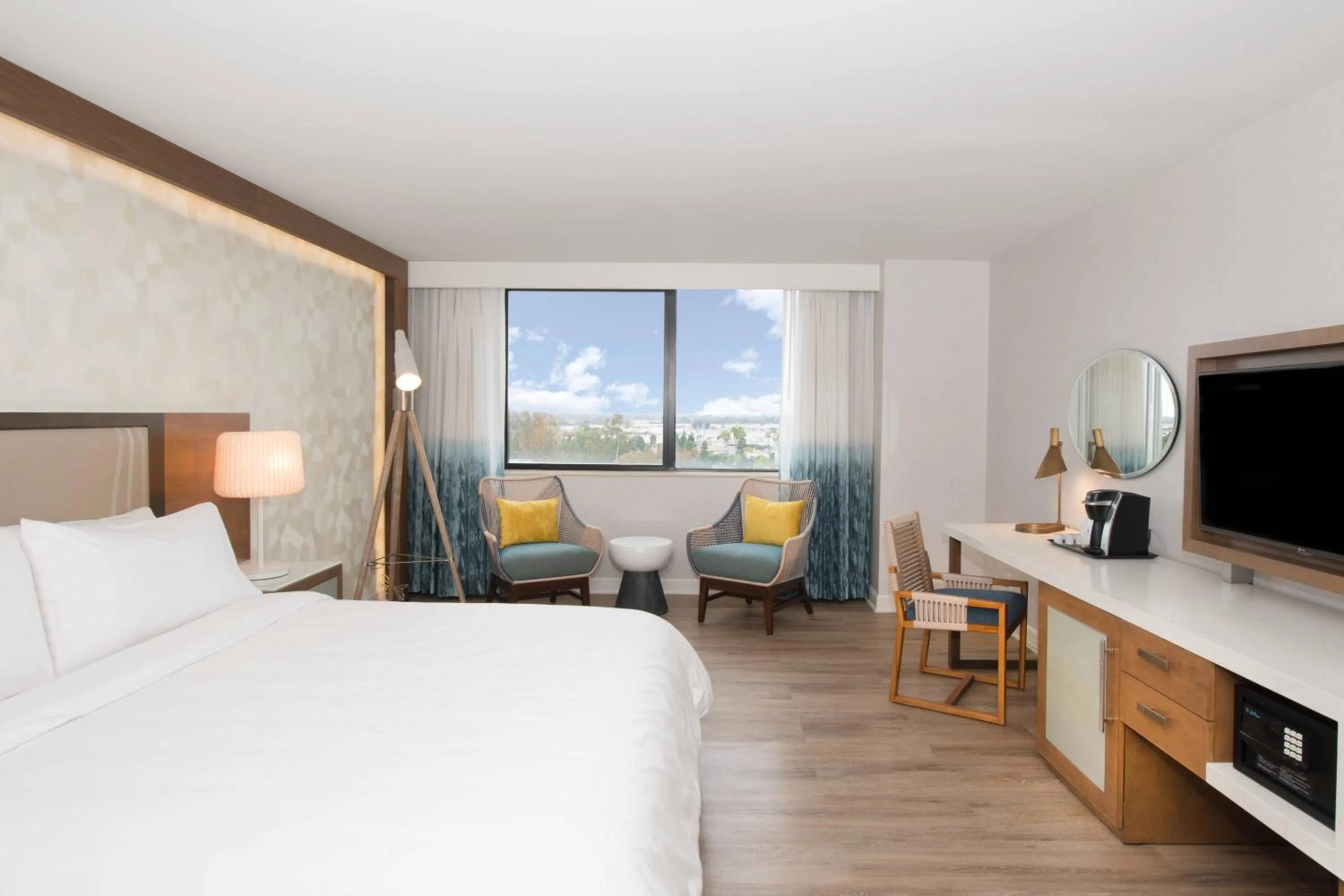 Photo of the whole room, Bed in Renaissance Newport Beach Hotel